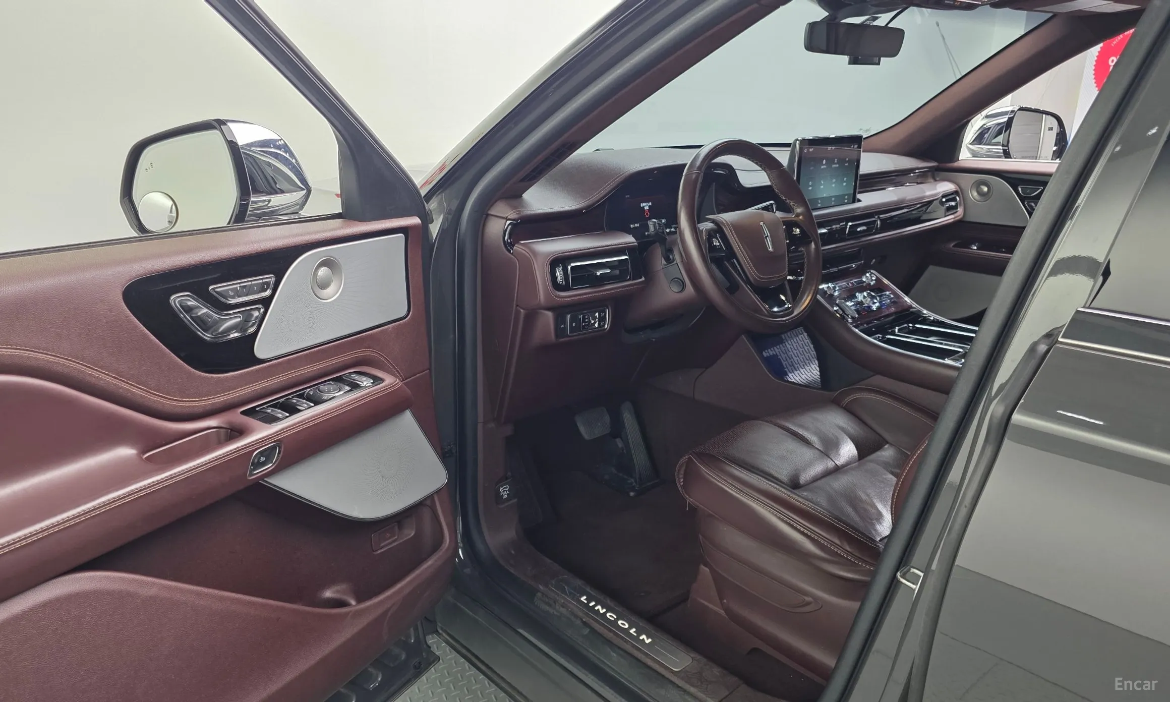 Lincoln Aviator 2nd Generation превью 10