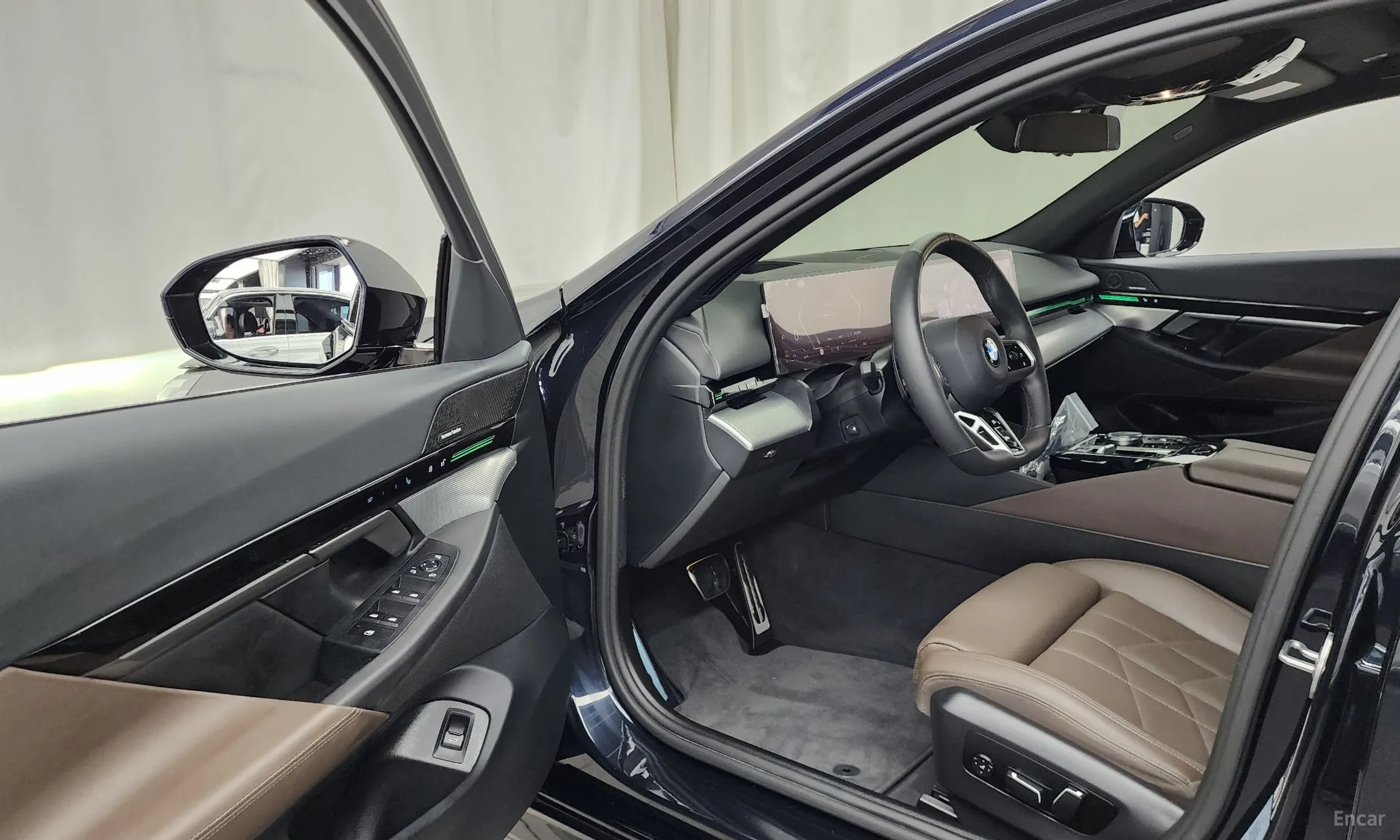 BMW 5 Series (G60) превью 10