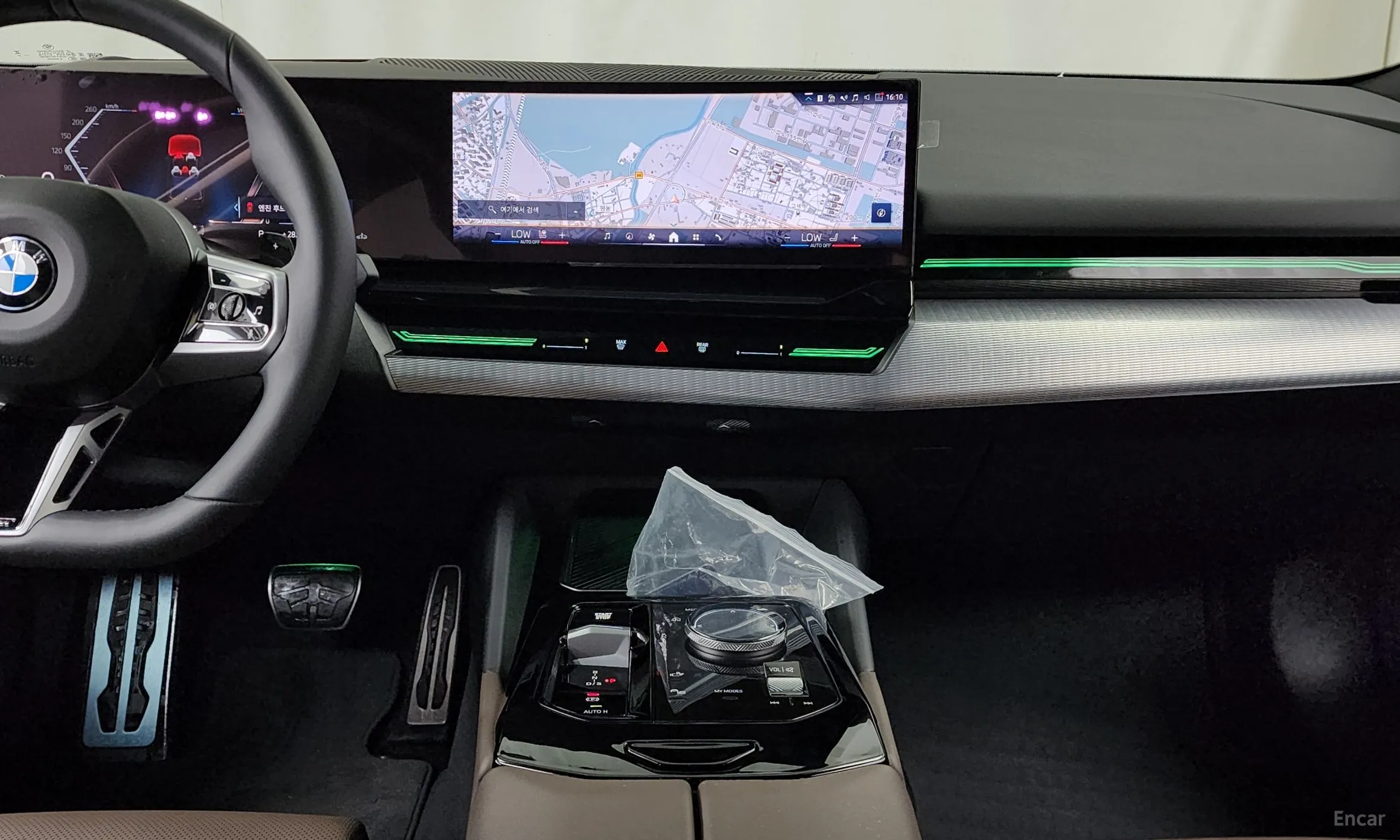 BMW 5 Series (G60) превью 14