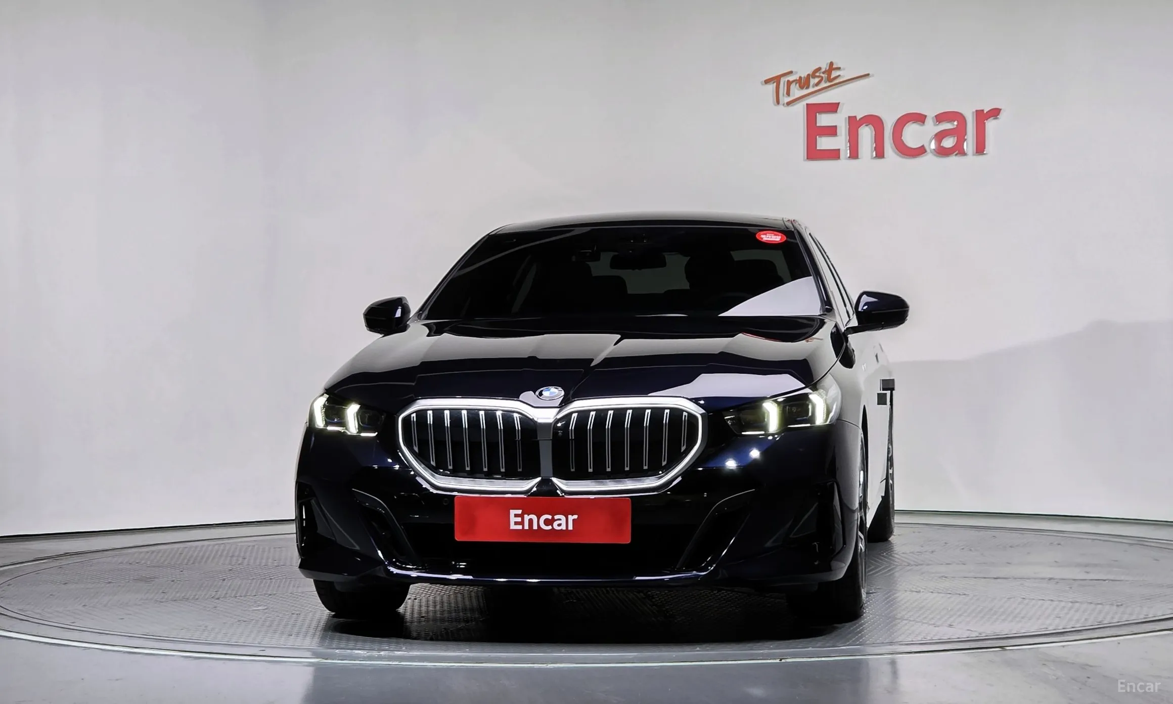 BMW 5 Series (G60) превью 3