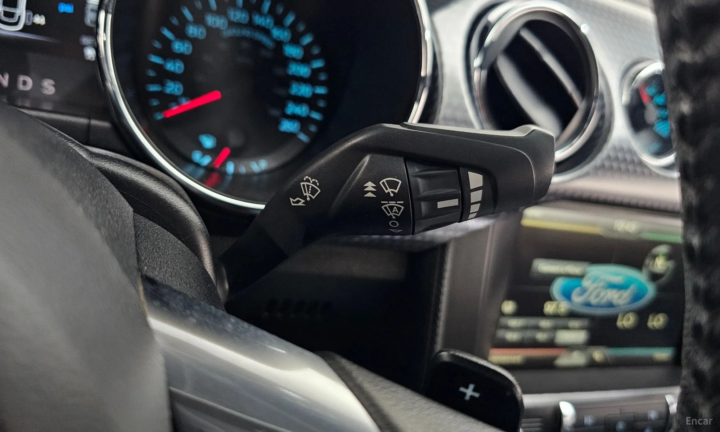 Ford Mustang превью 19