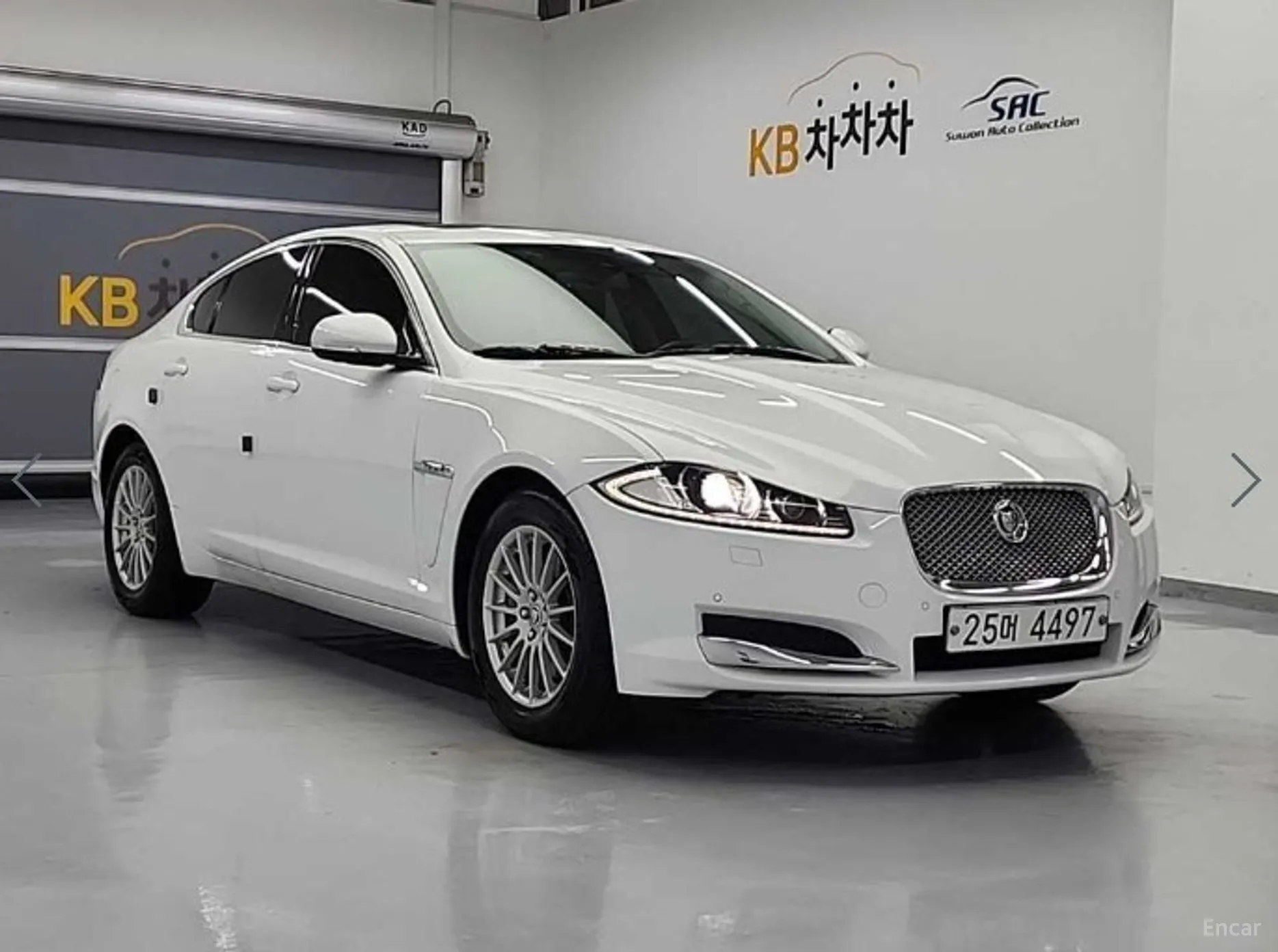 Jaguar New XF превью 4