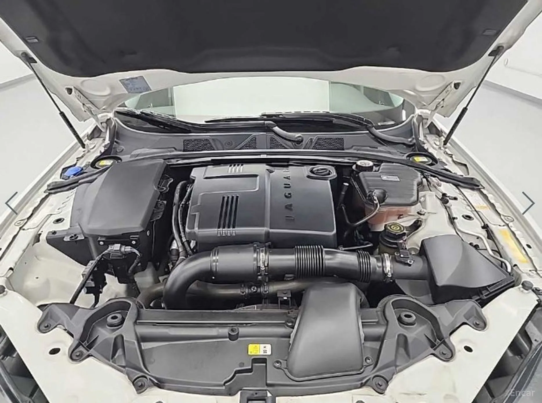 Jaguar New XF превью 5