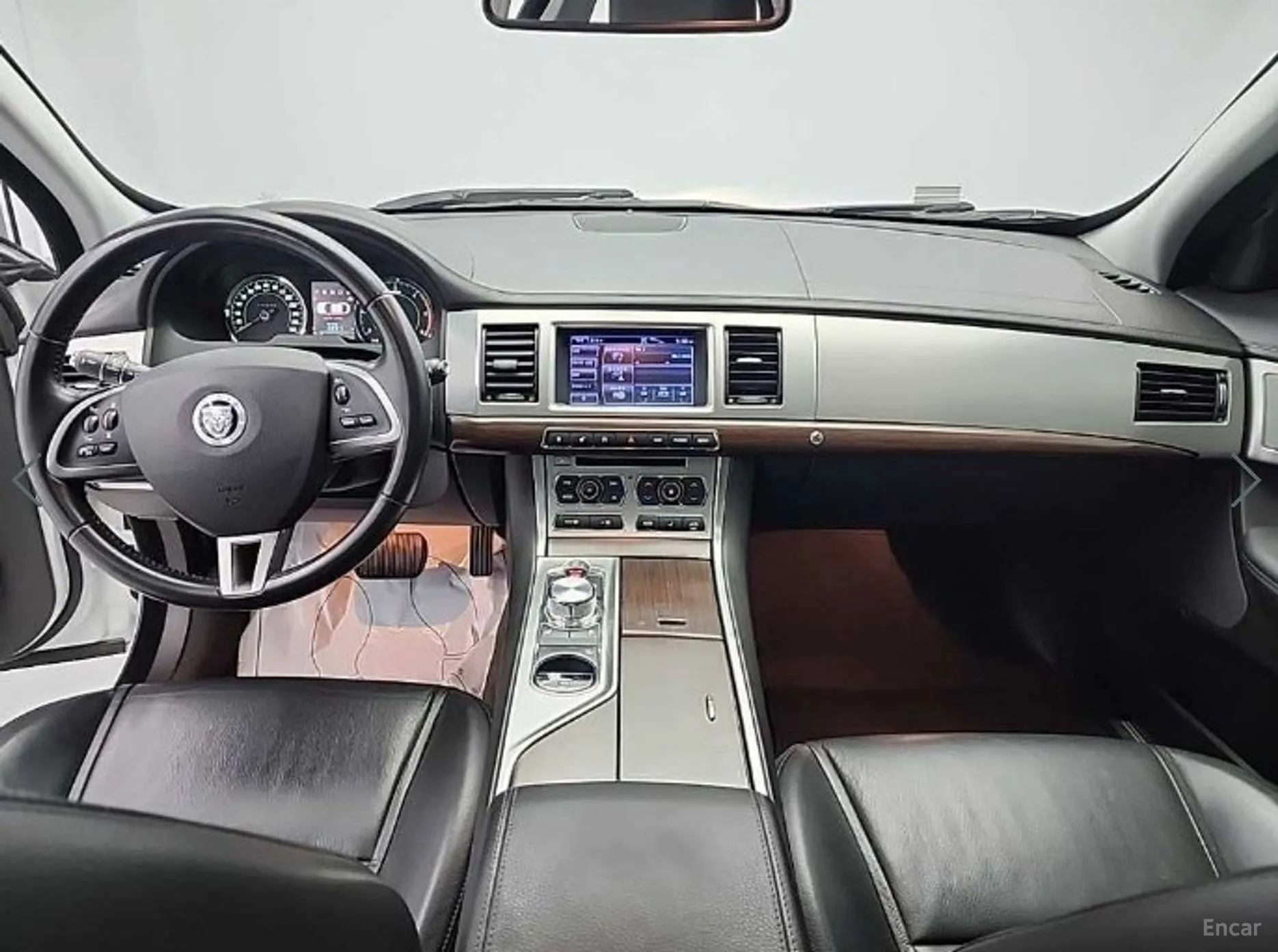 Jaguar New XF превью 7