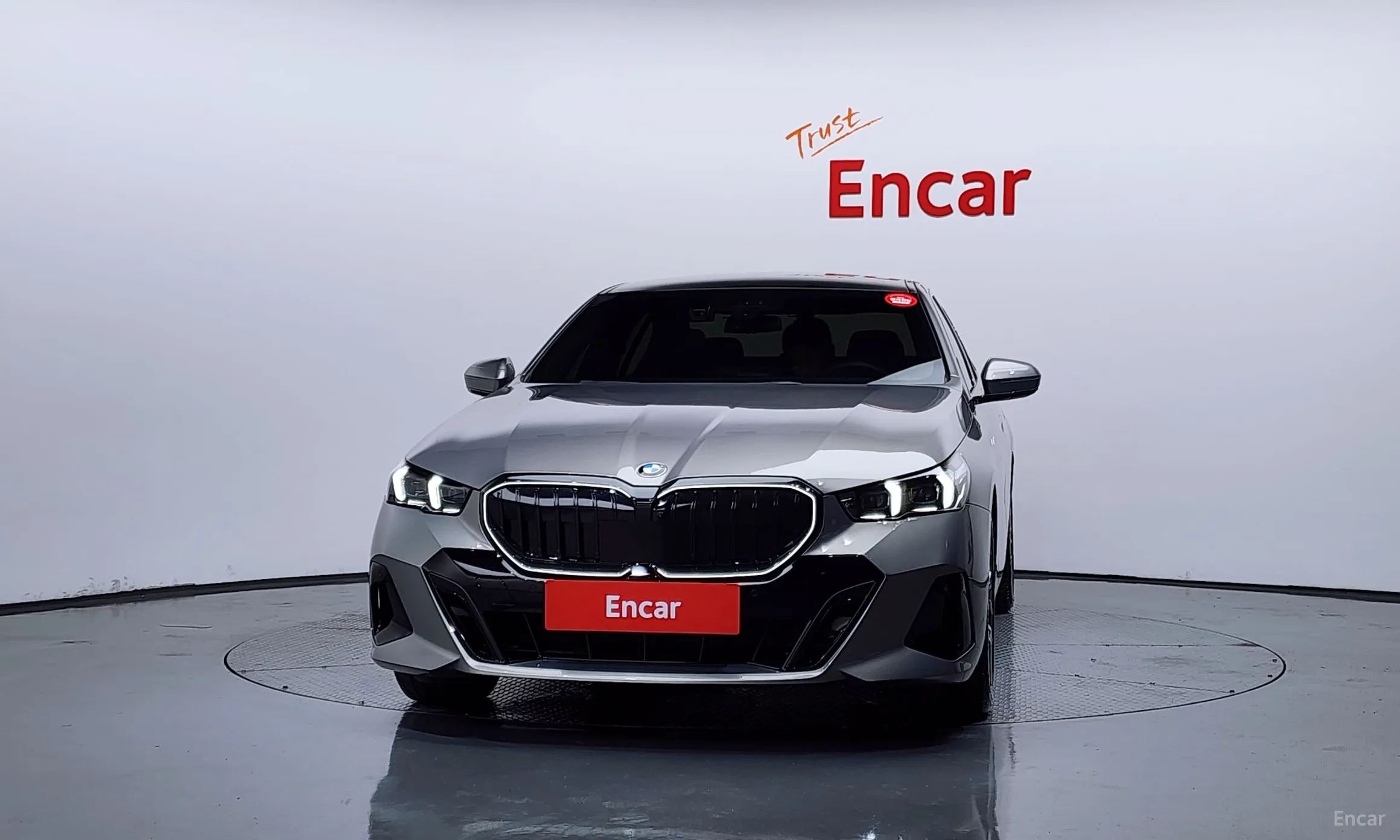 BMW 5 Series (G60) превью 3