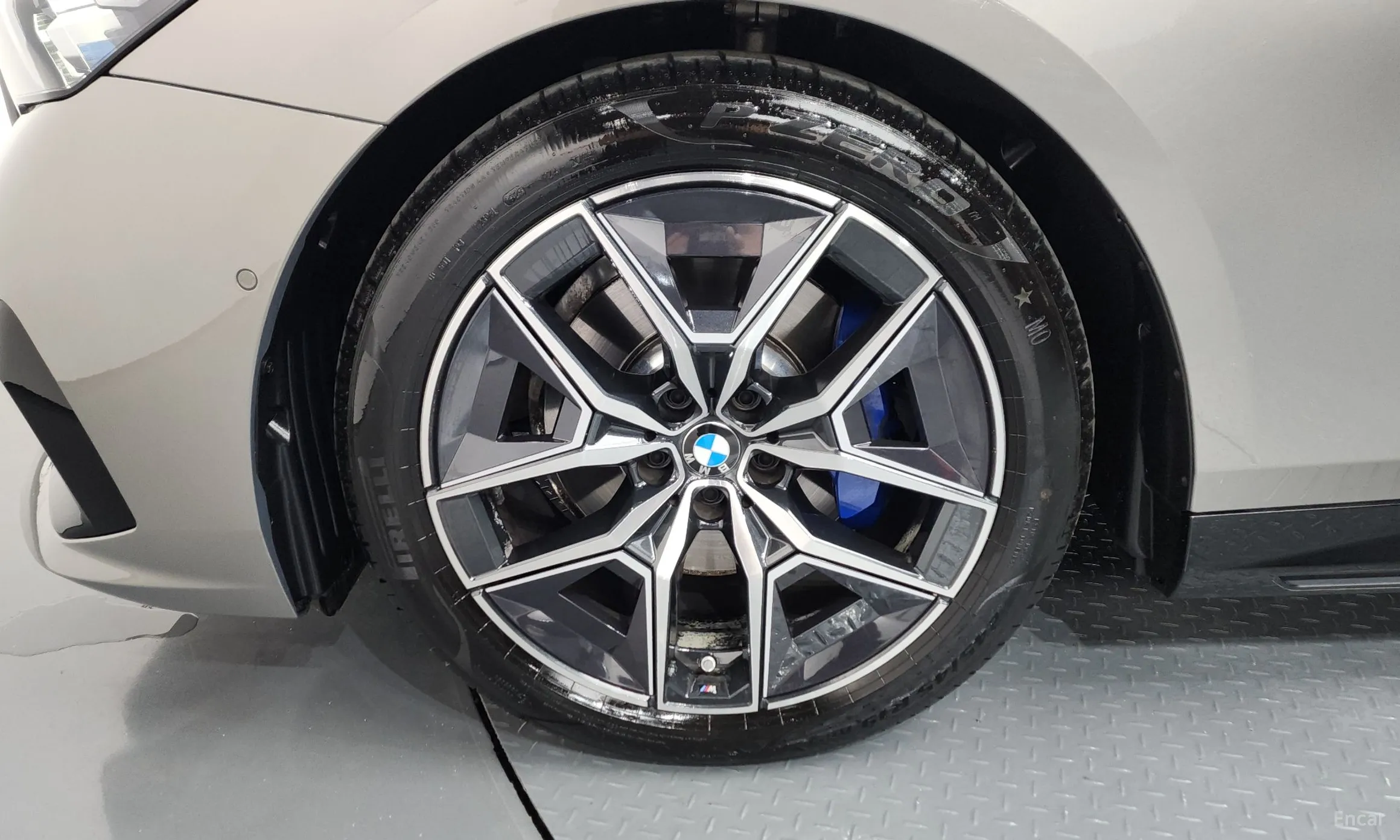 BMW 5 Series (G60) превью 5
