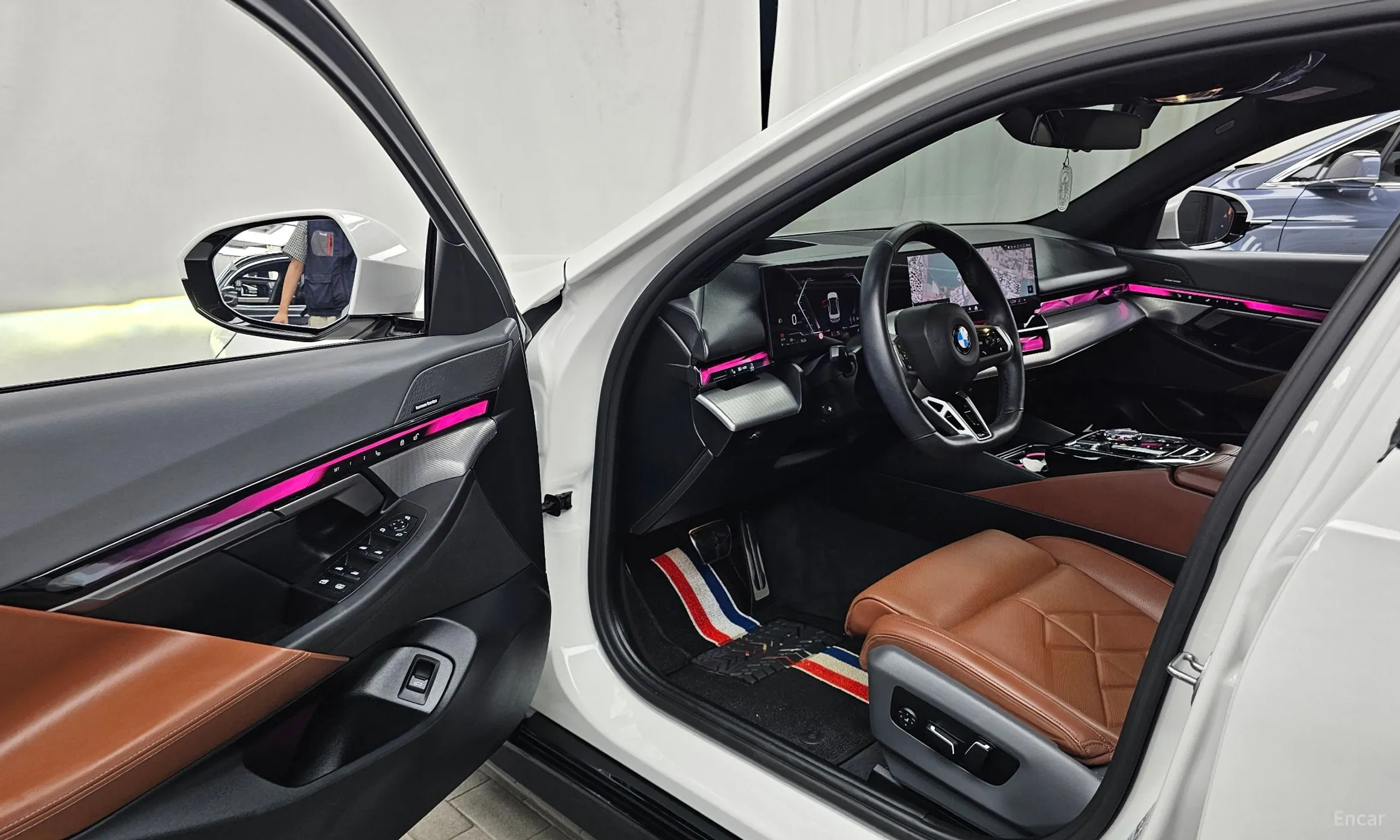 BMW 5 Series (G60) превью 10