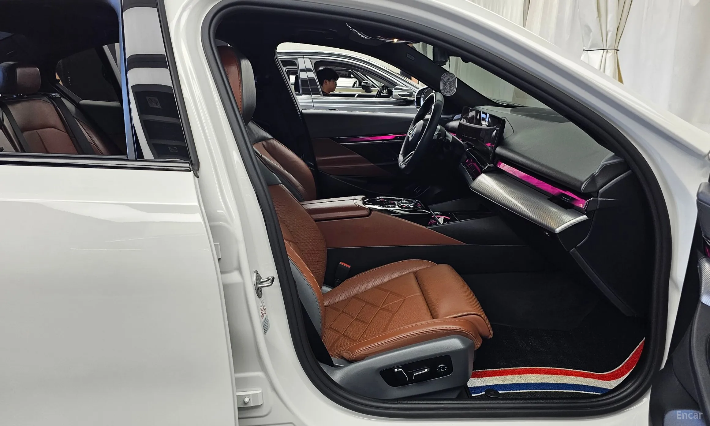 BMW 5 Series (G60) превью 11