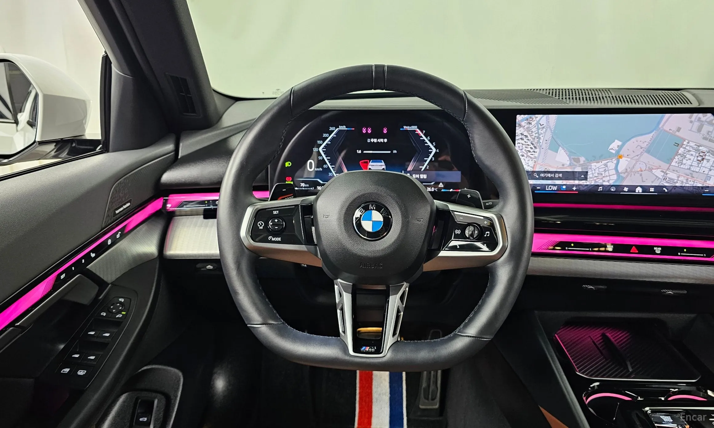 BMW 5 Series (G60) превью 13