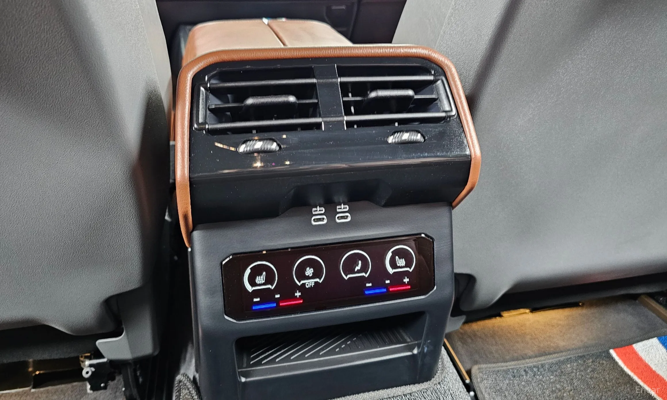 BMW 5 Series (G60) превью 19