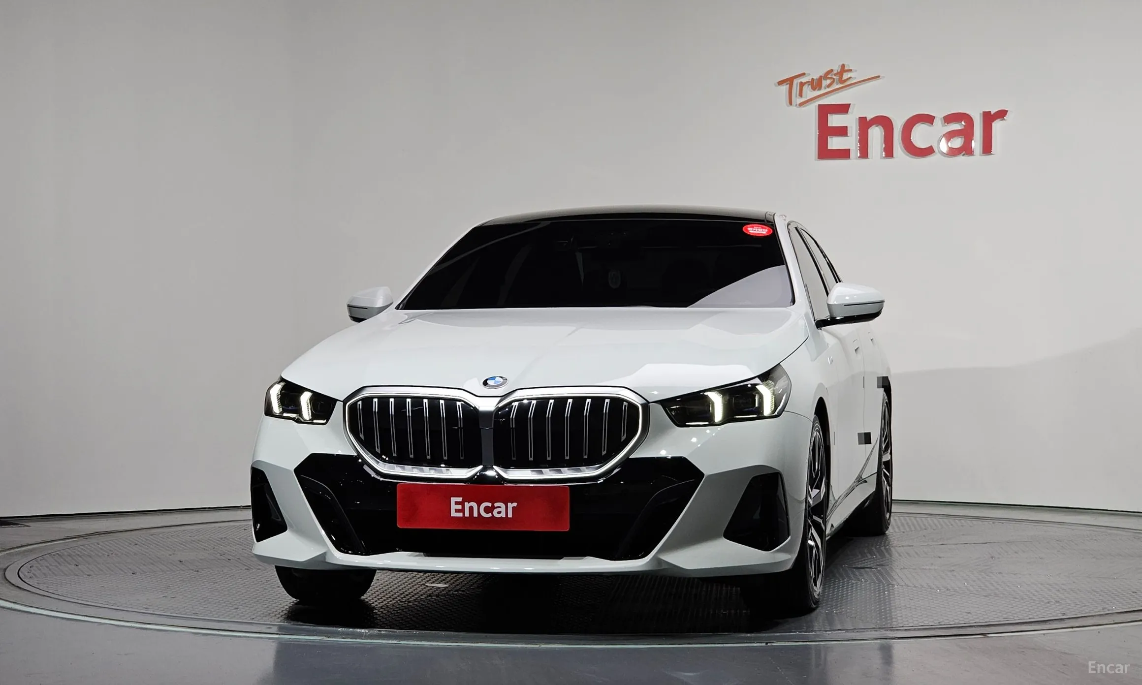 BMW 5 Series (G60) превью 3