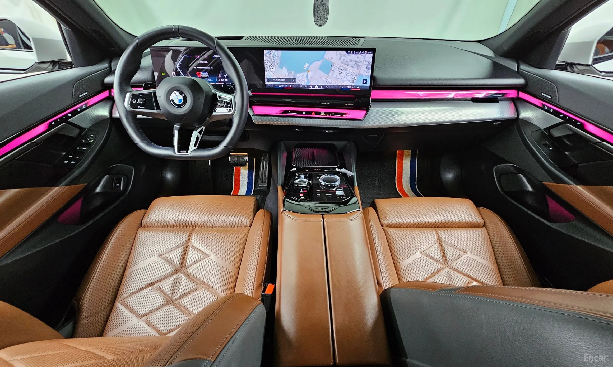 BMW 5 Series (G60) превью 7