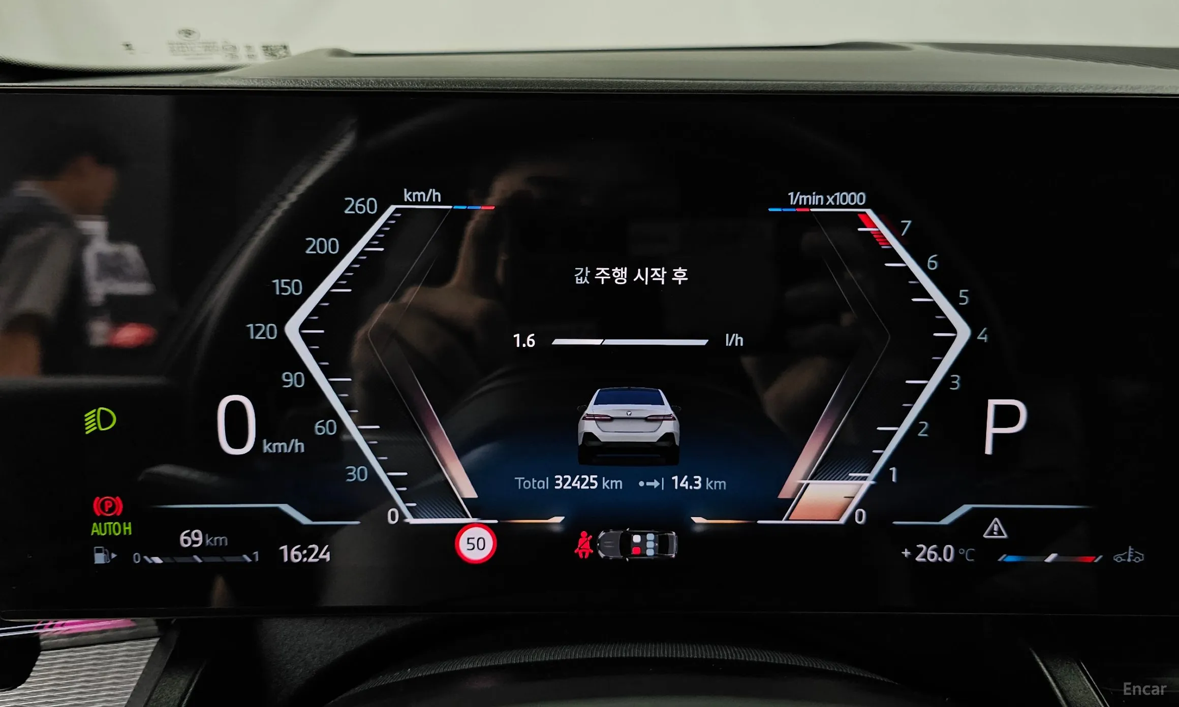 BMW 5 Series (G60) превью 8