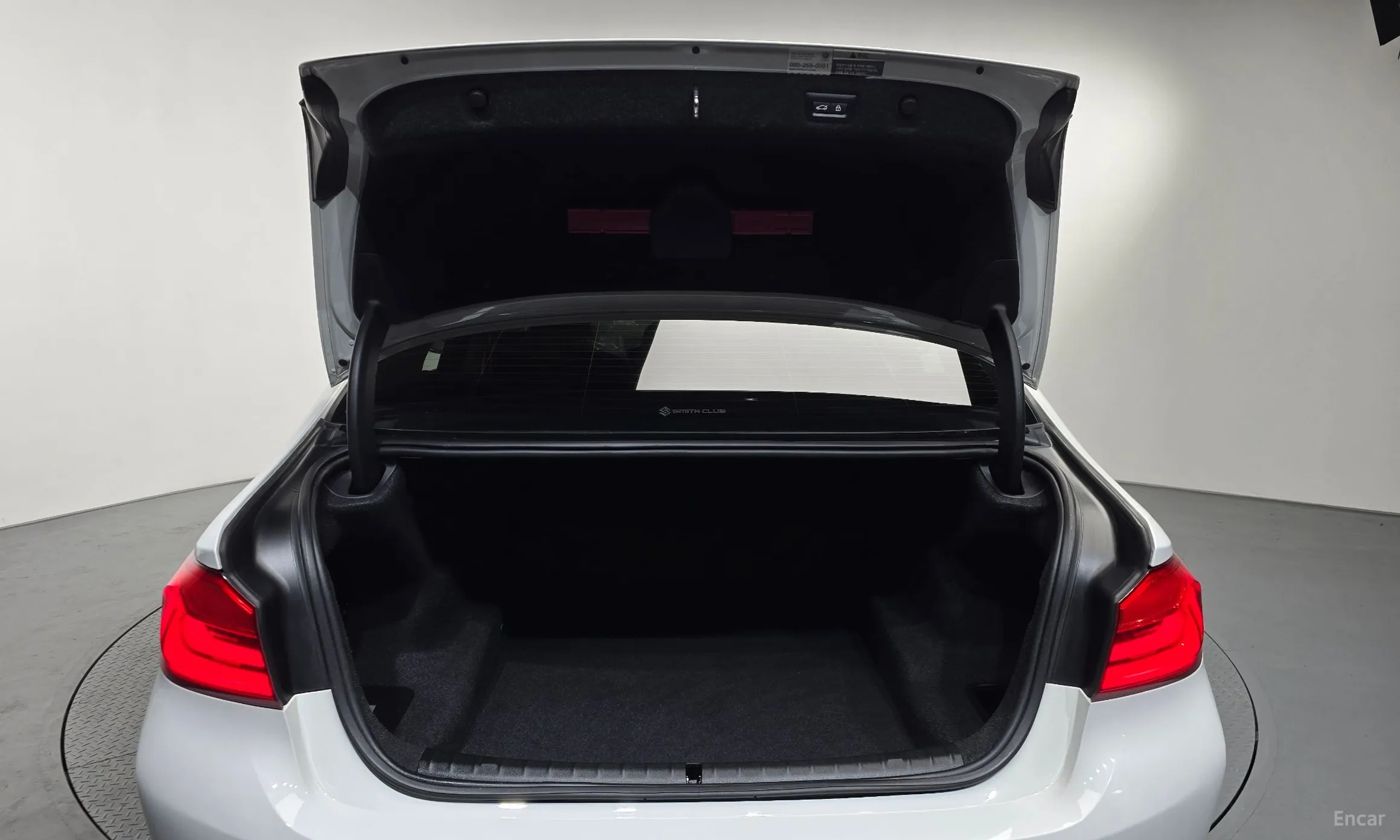 BMW 5 Series (G30) превью 18
