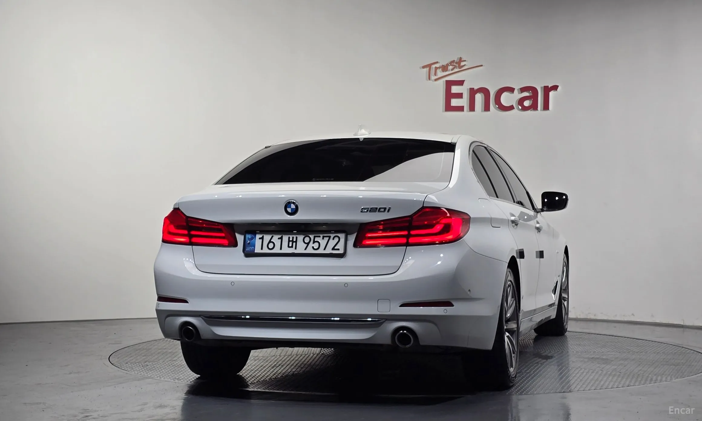 BMW 5 Series (G30) превью 4