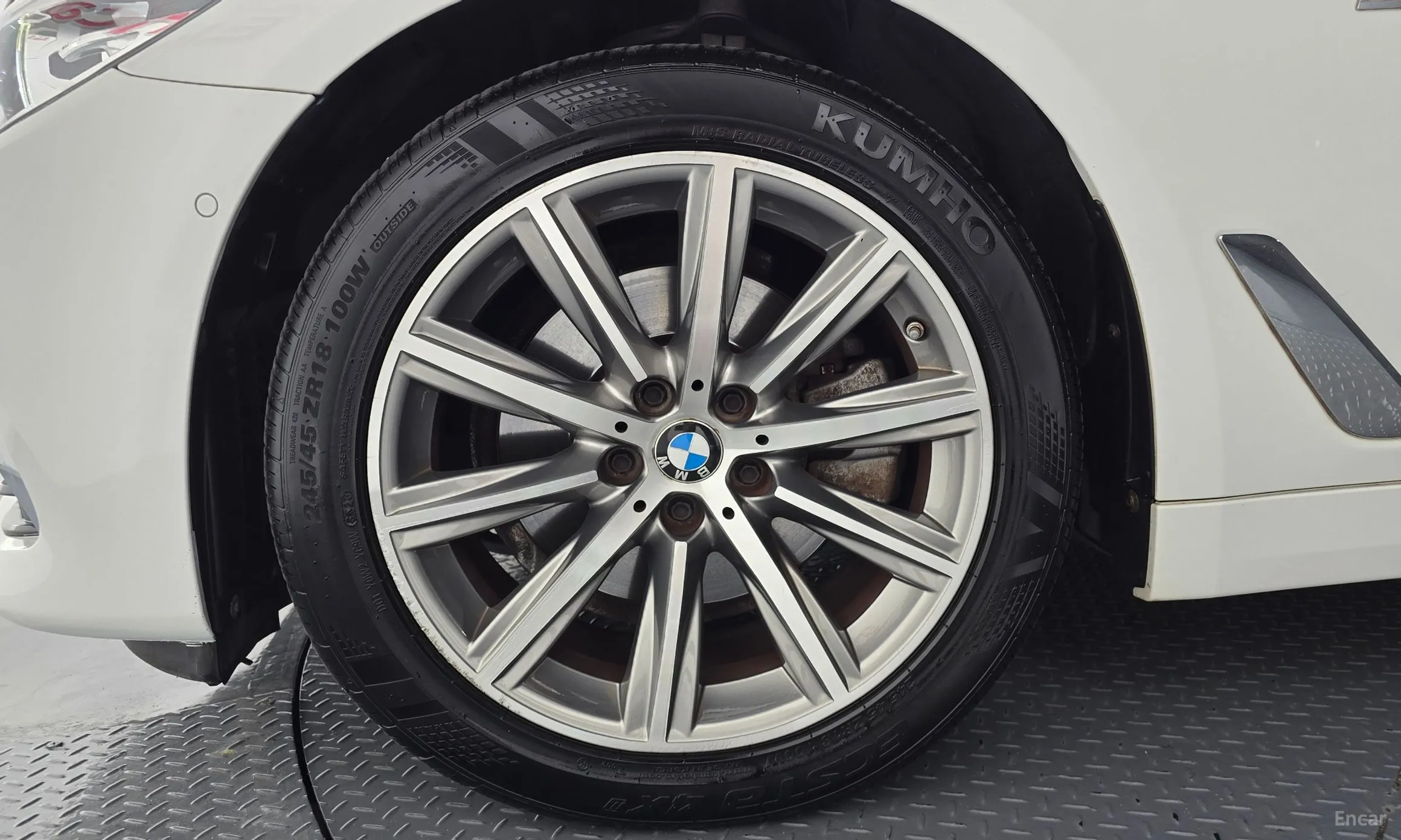 BMW 5 Series (G30) превью 5