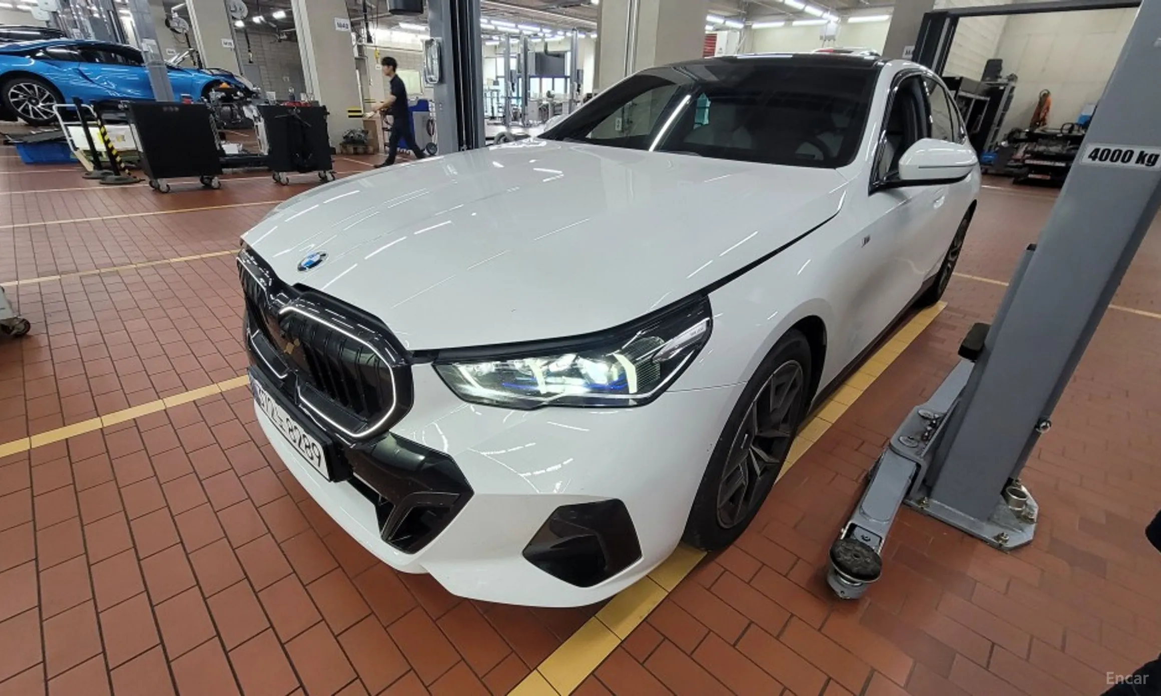 BMW 5 Series (G60) превью 3