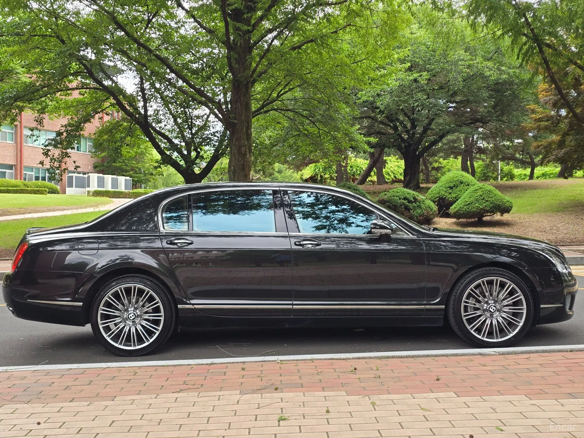 Bentley Flying Spur Gen 1 превью 3