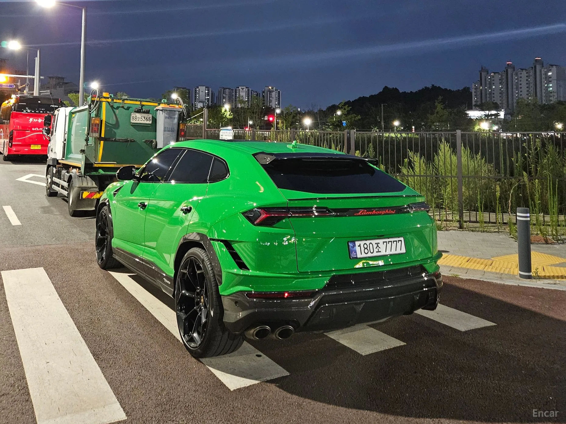 Lamborghini Urus превью 3