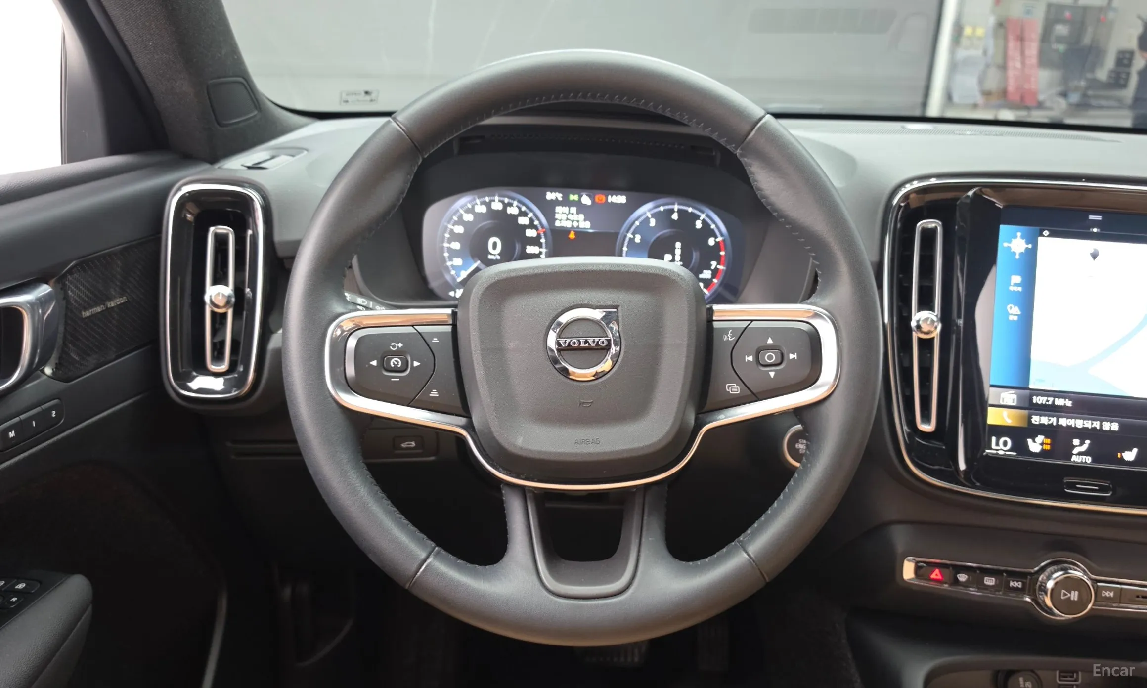 Volvo XC40 превью 13