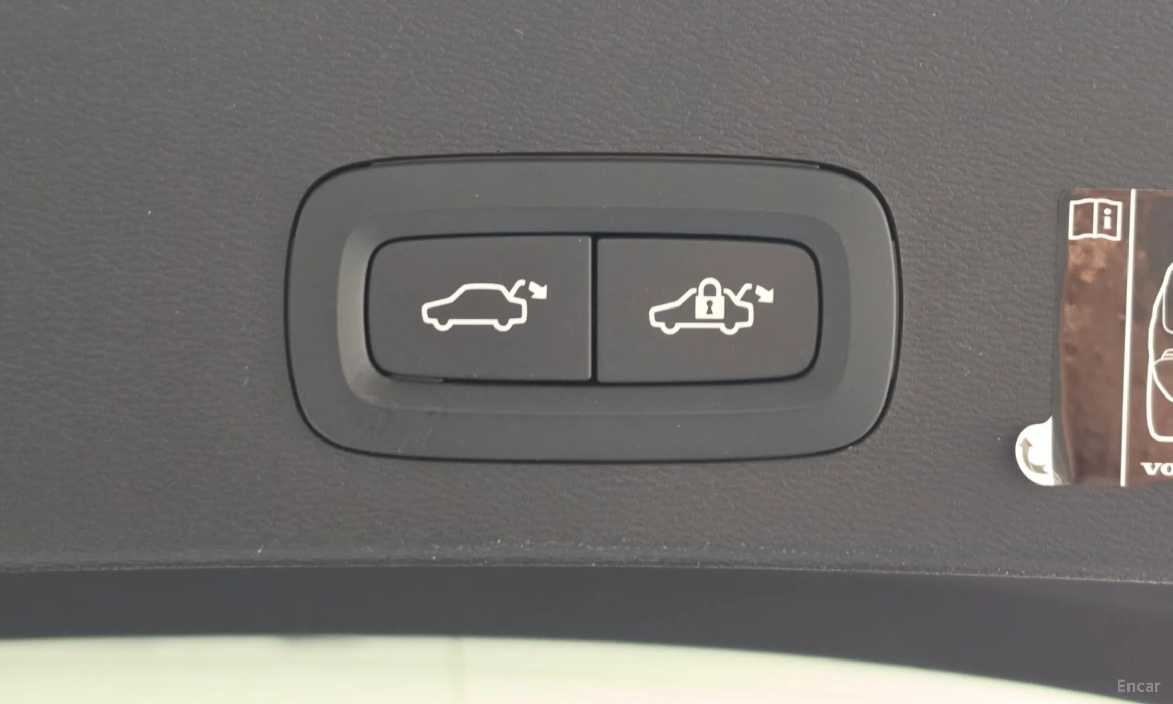 Volvo XC40 превью 16