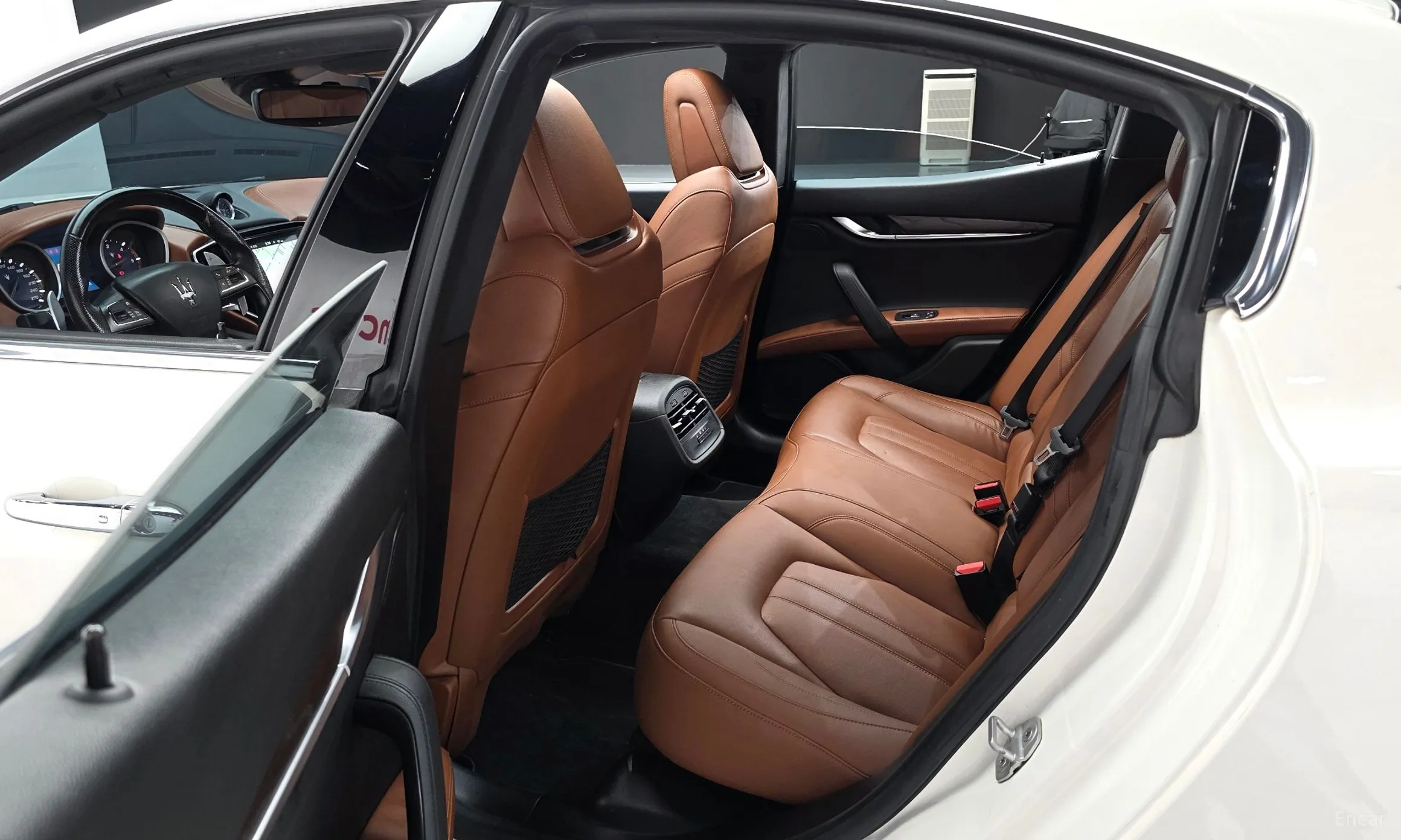 Maserati Ghibli превью 12
