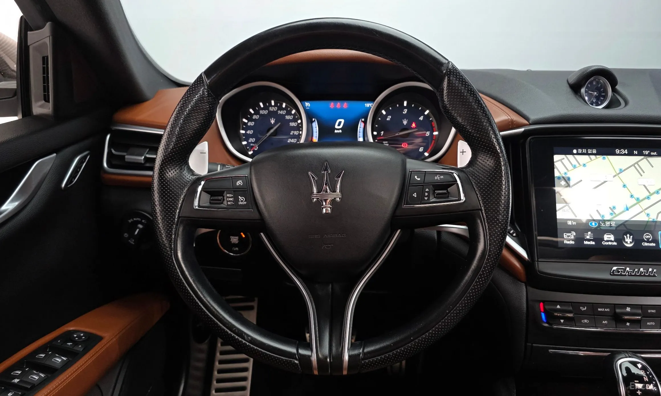 Maserati Ghibli превью 13