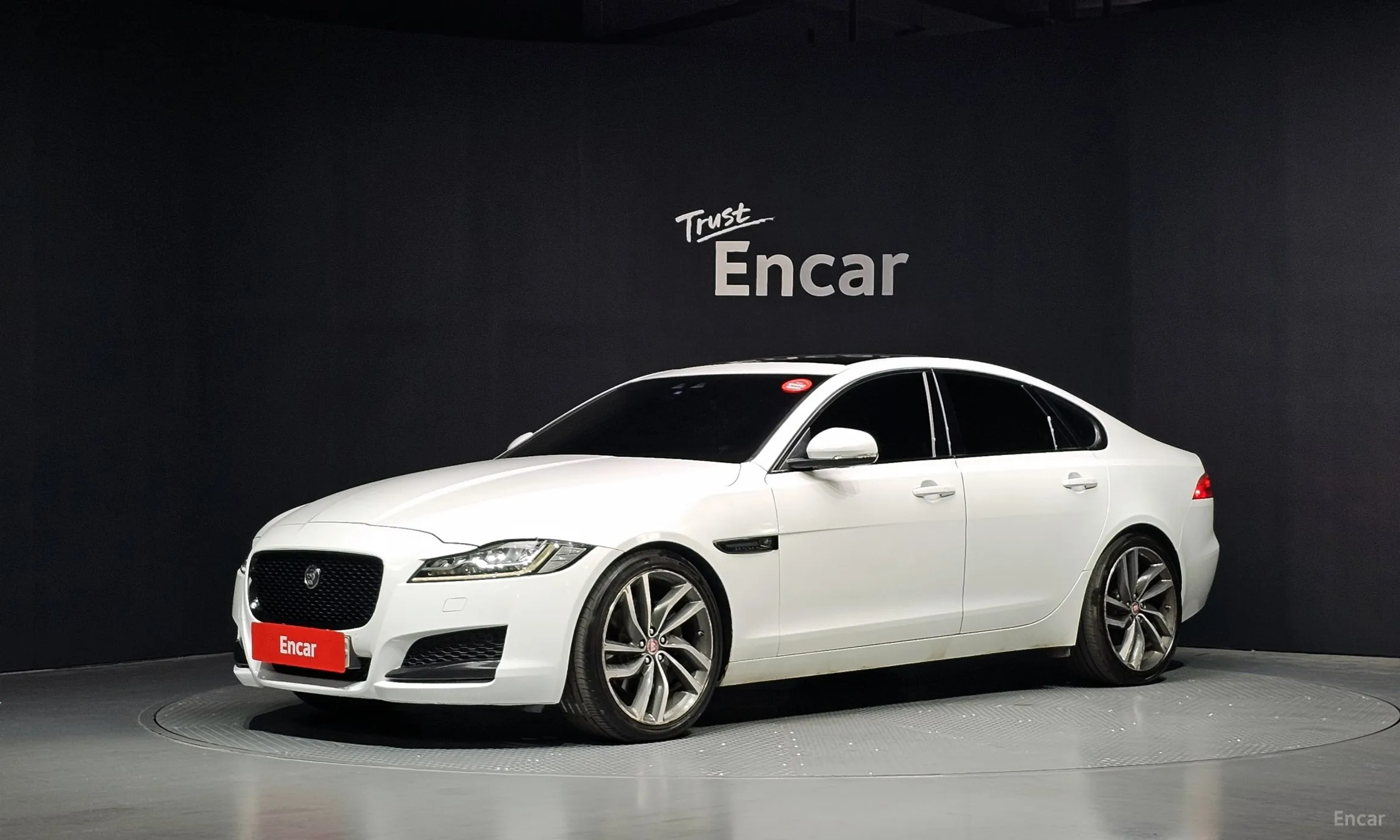 Jaguar XF (x260)