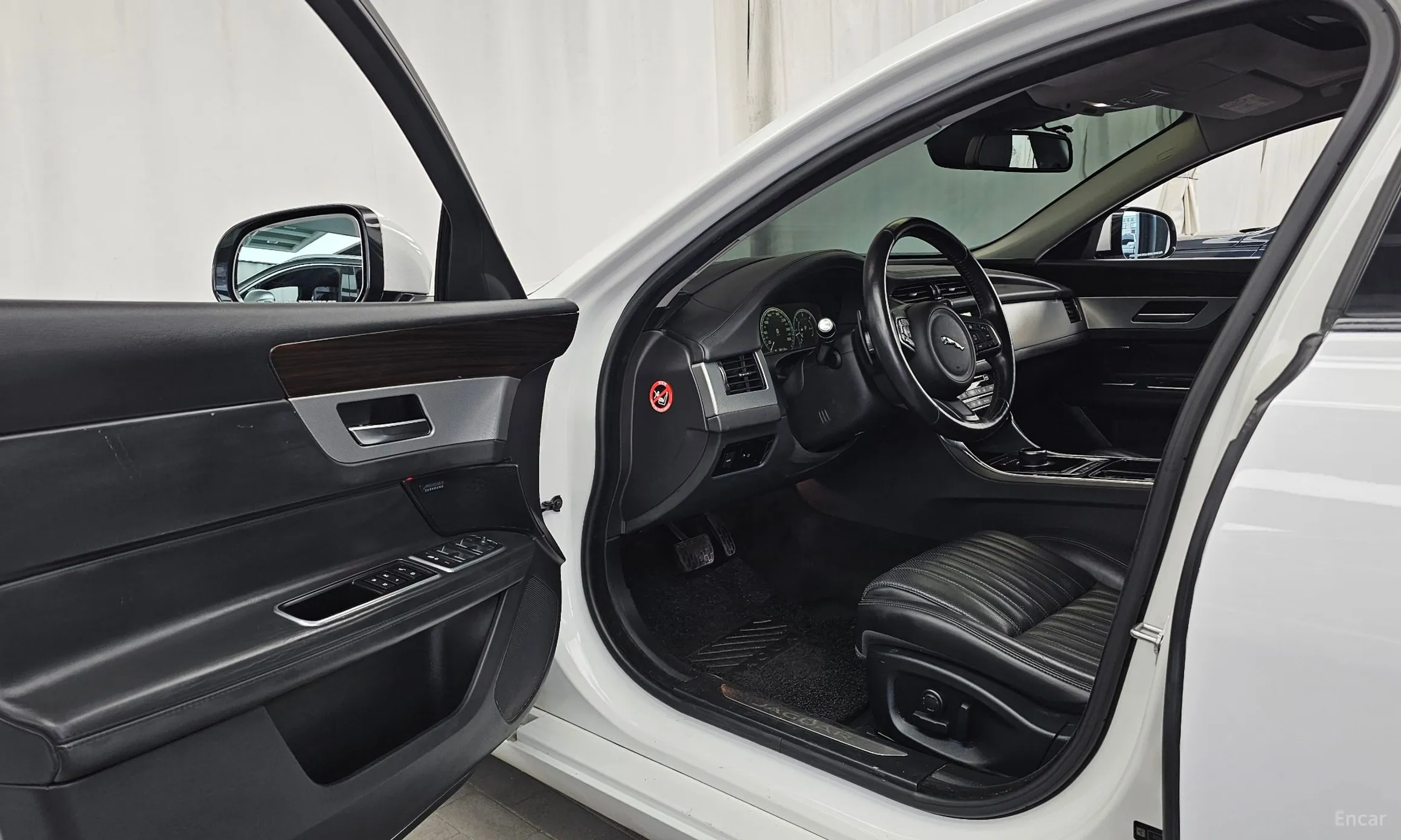 Jaguar XF (x260) превью 10
