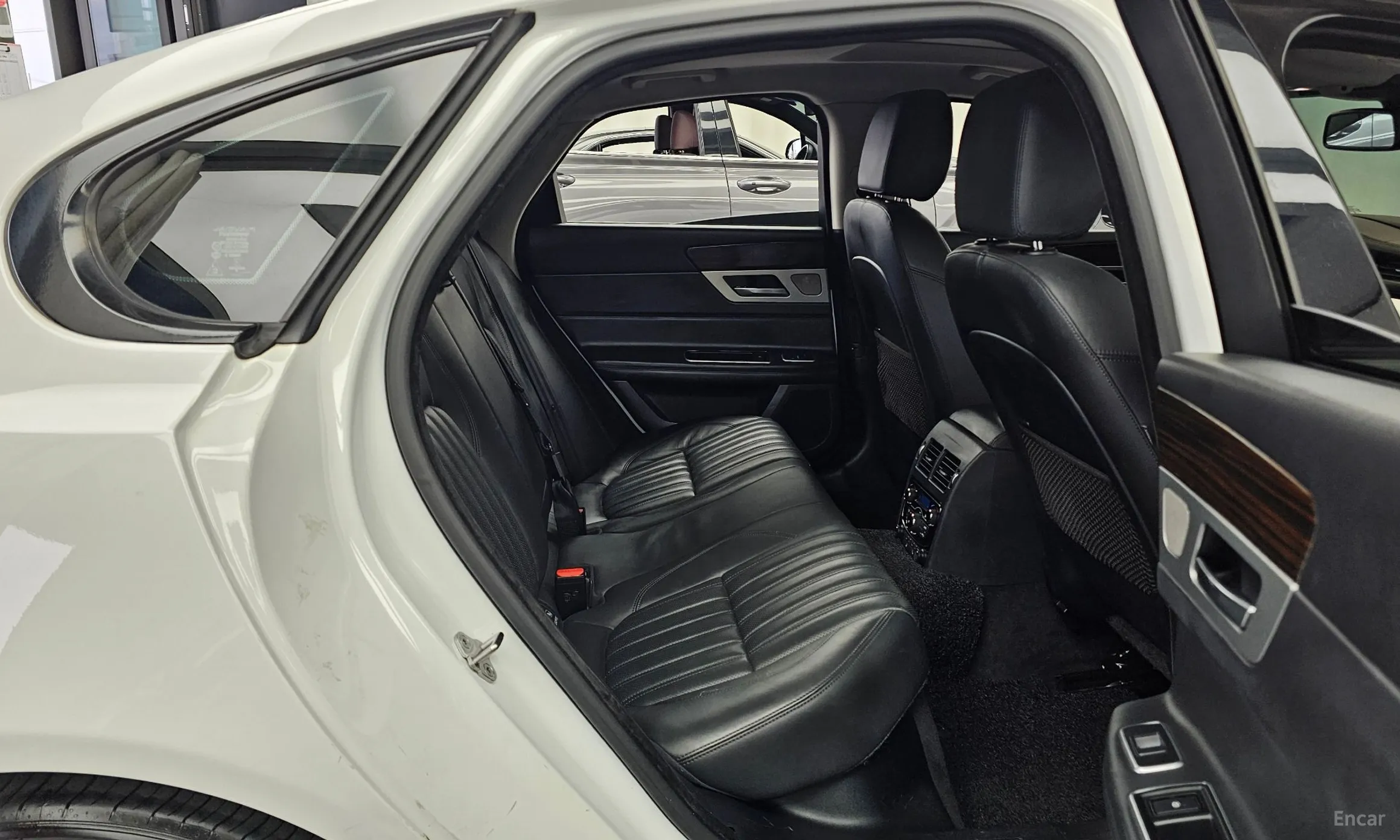 Jaguar XF (x260) превью 12