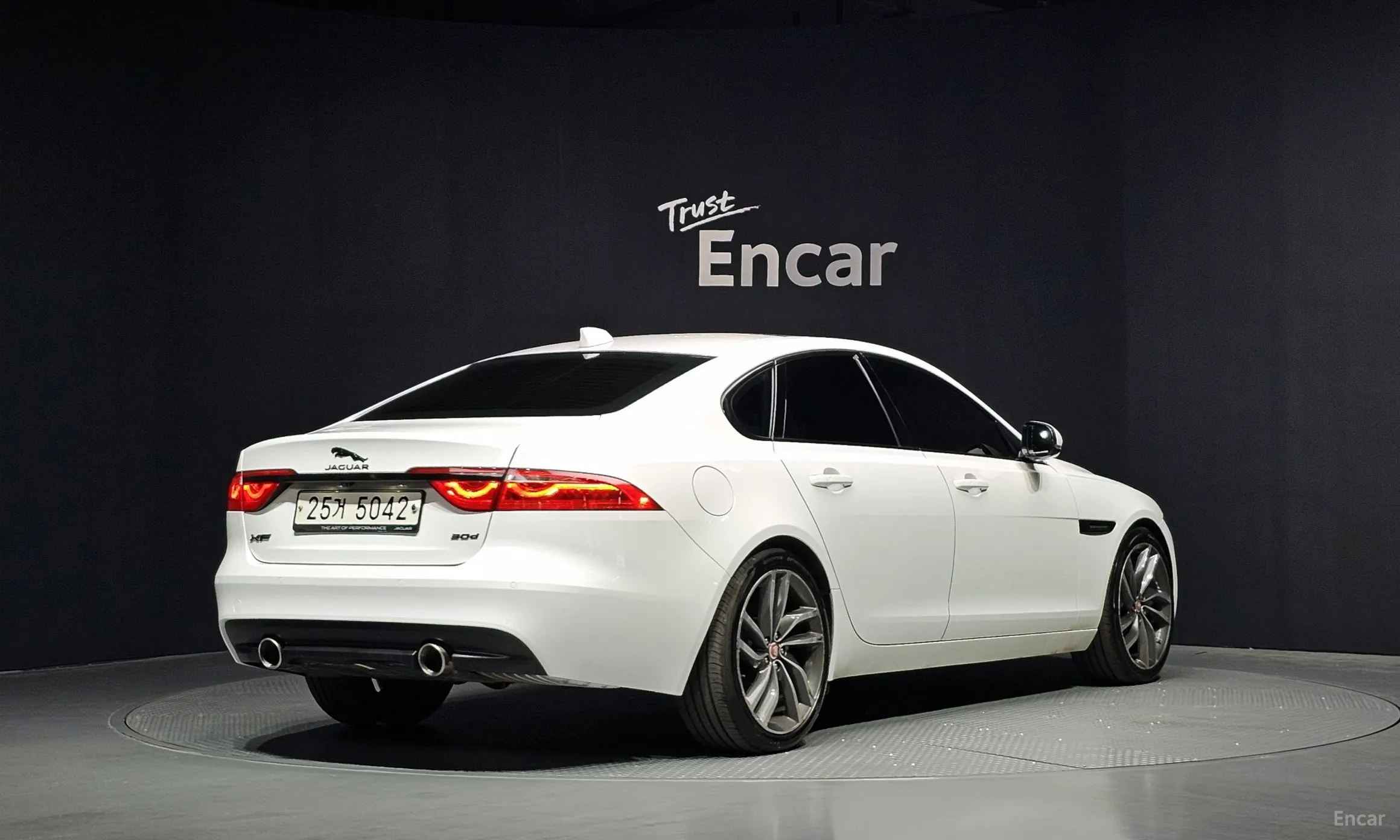 Jaguar XF (x260)