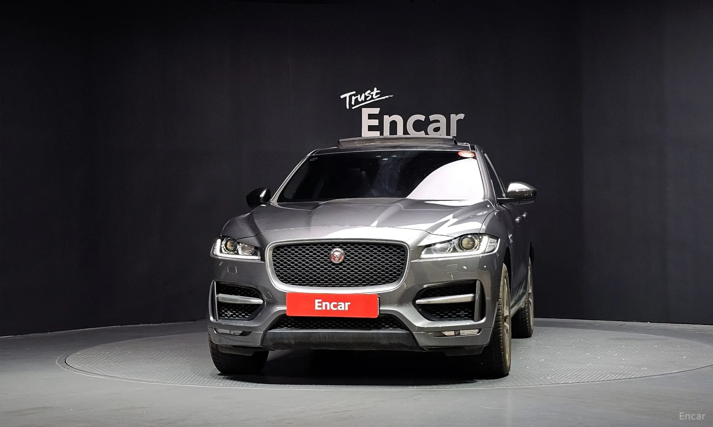 Jaguar F-PACE превью 3
