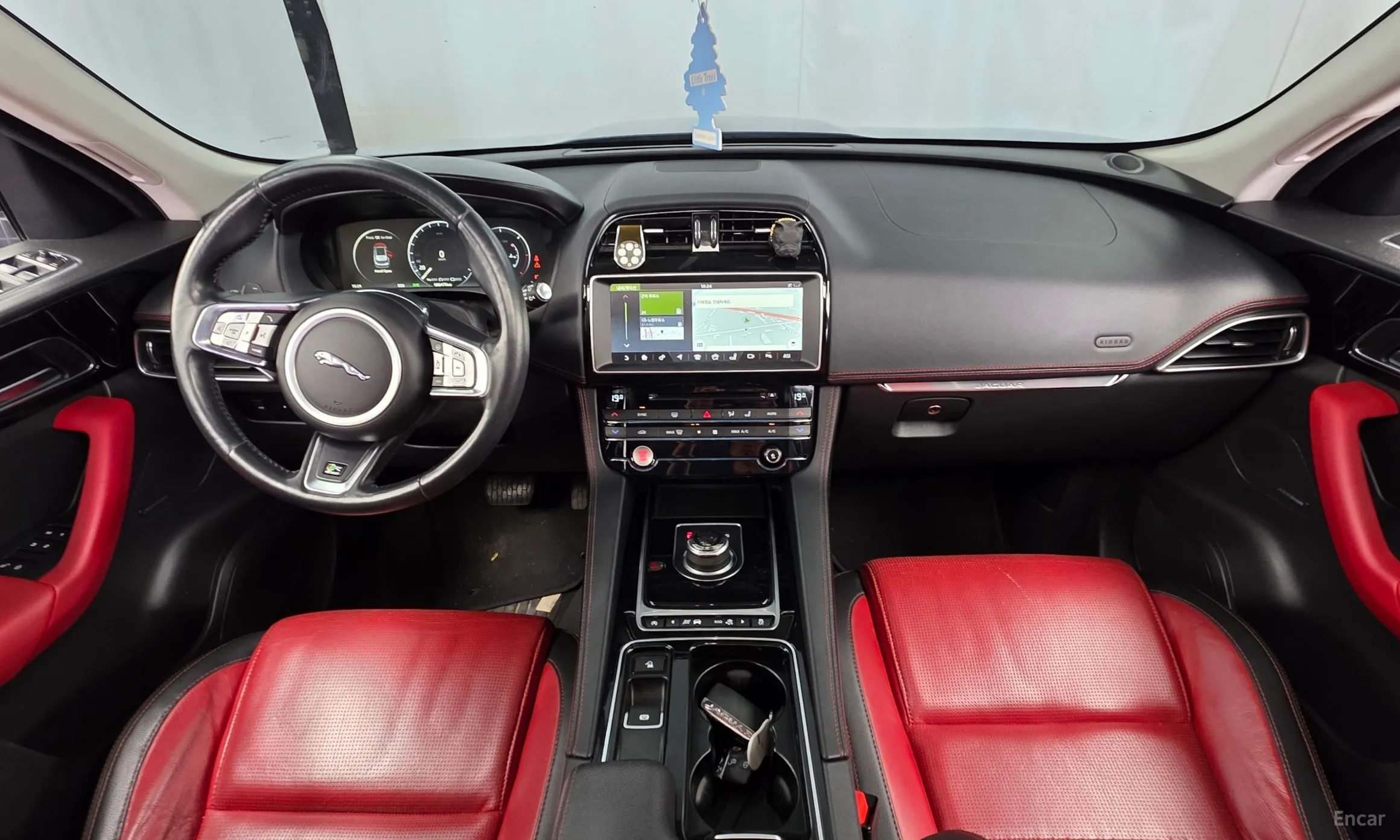 Jaguar F-PACE превью 7