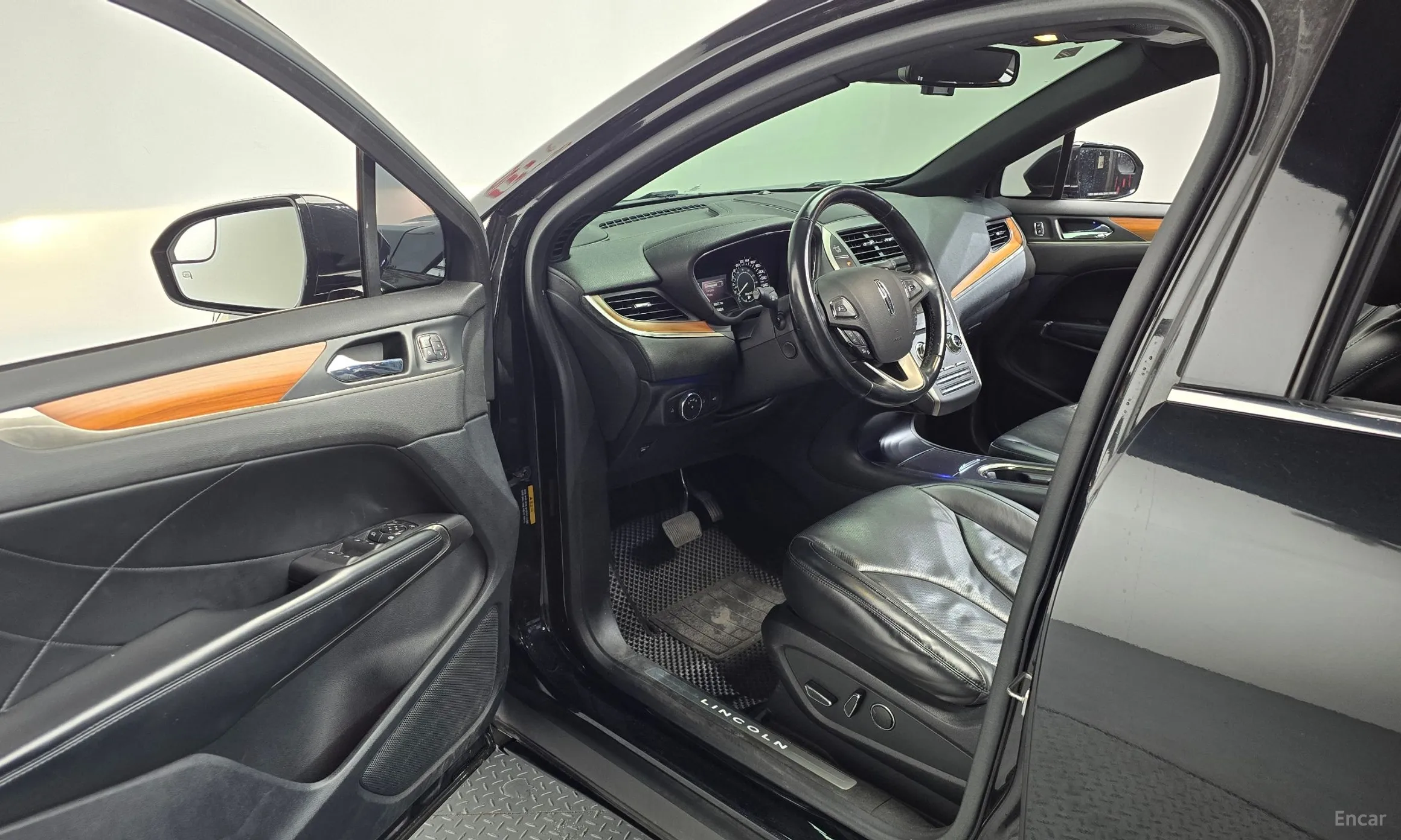 Lincoln MKC превью 10