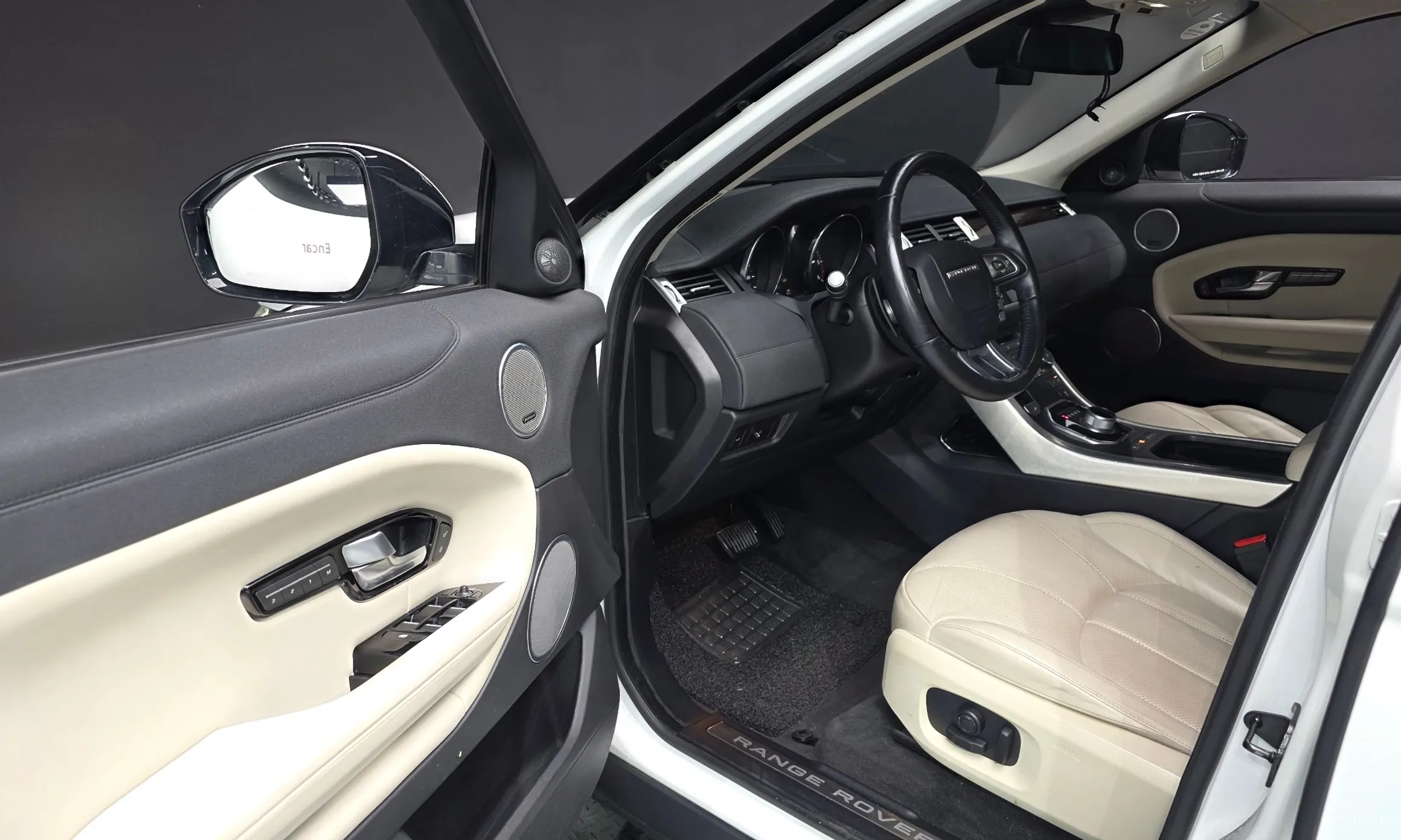 Land Rover Range Rover Evoque превью 11