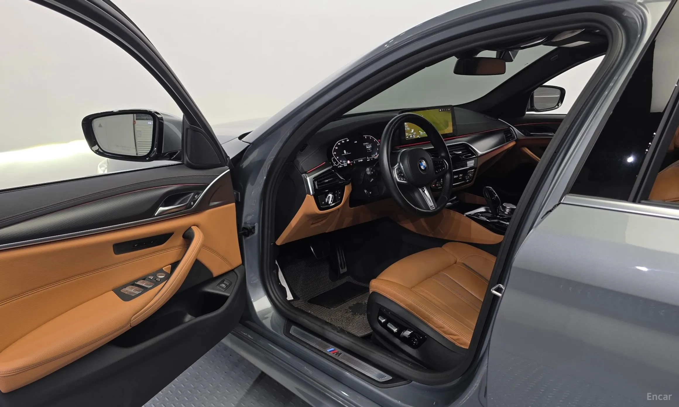BMW 5 Series (G30) превью 10
