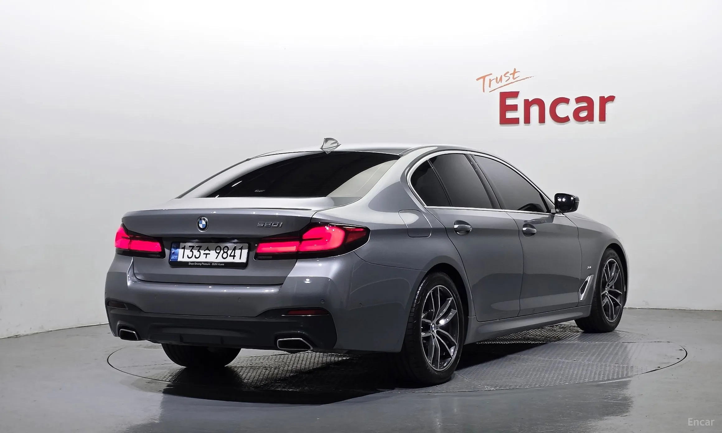 BMW 5 Series (G30) превью 2