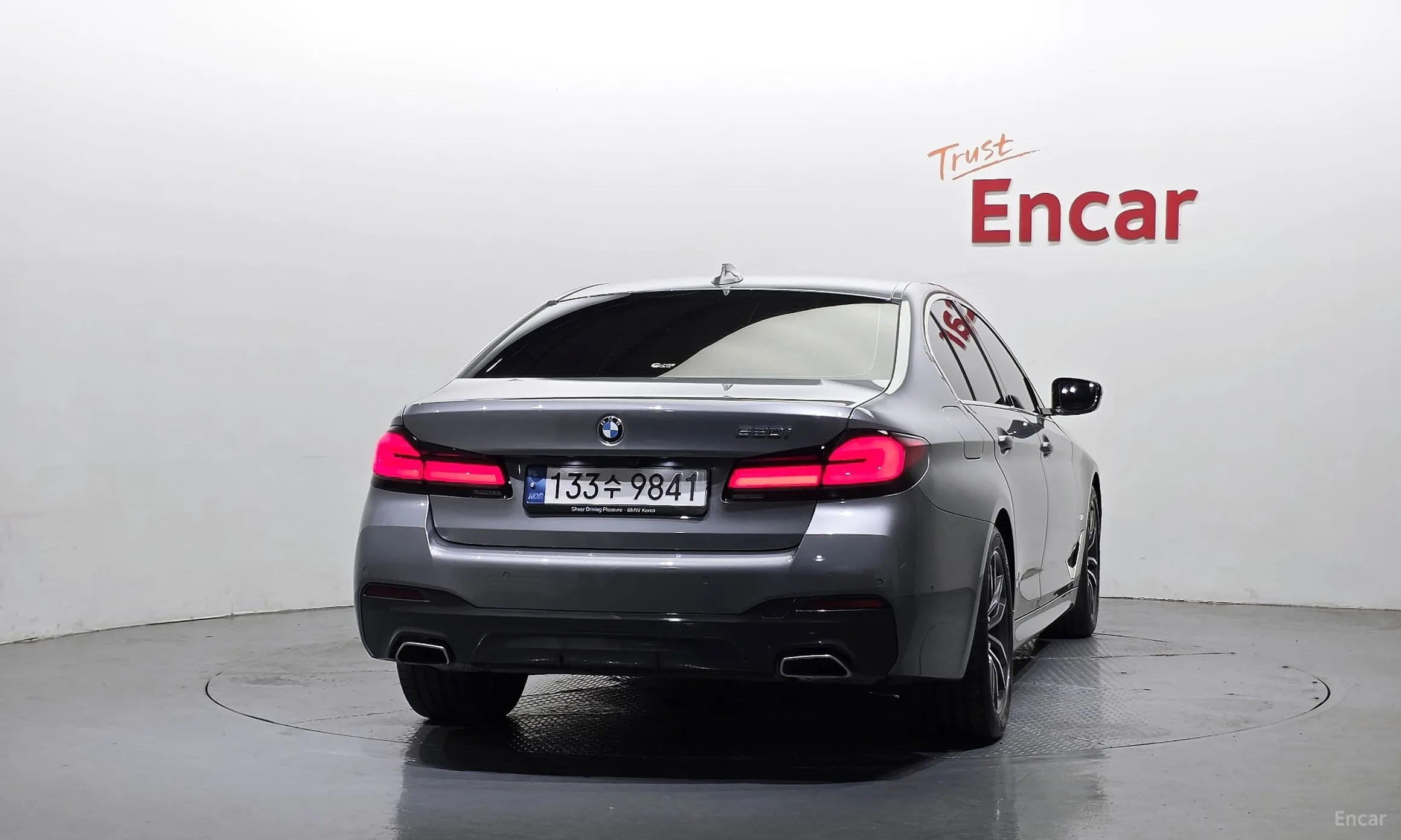 BMW 5 Series (G30) превью 4