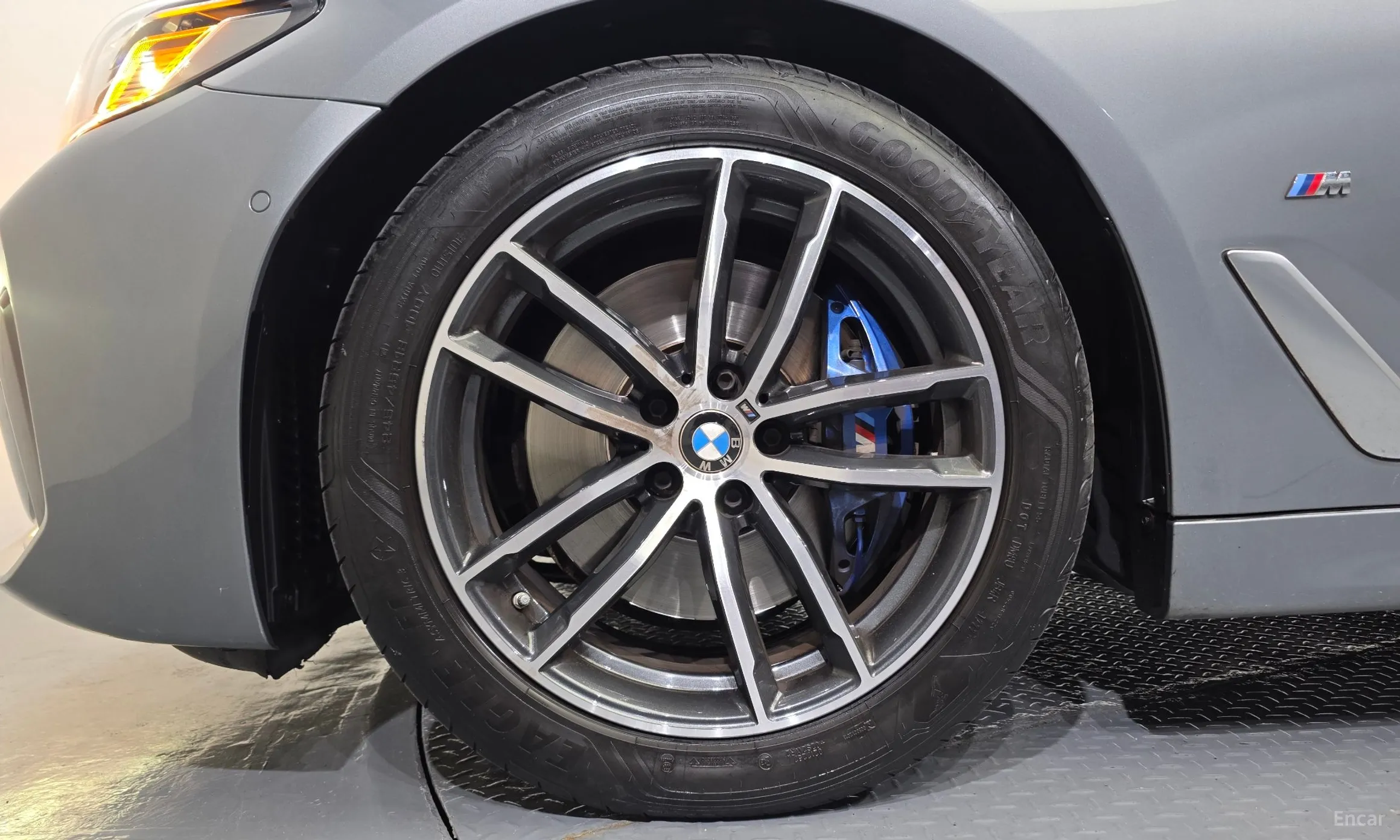 BMW 5 Series (G30) превью 5