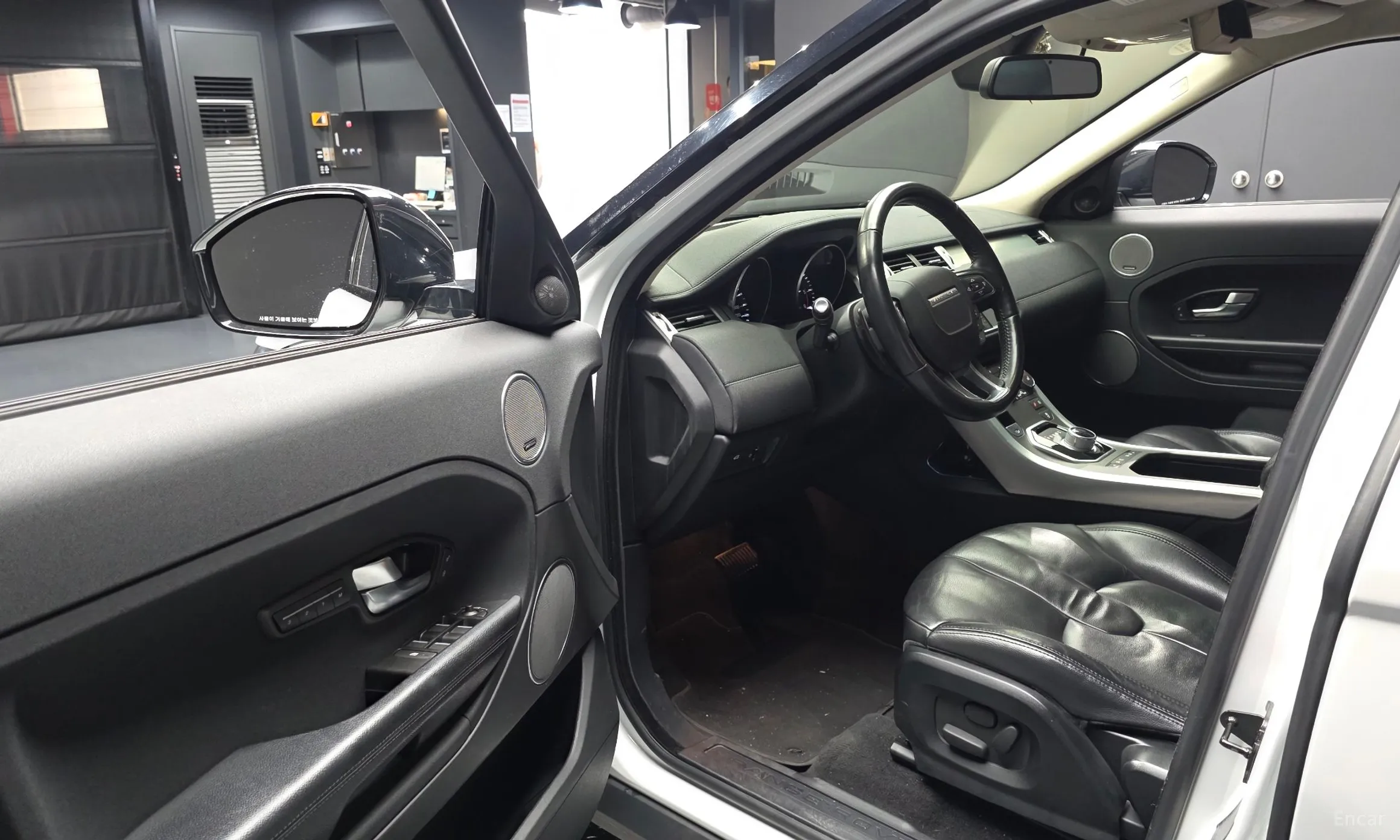 Land Rover Range Rover Evoque превью 10
