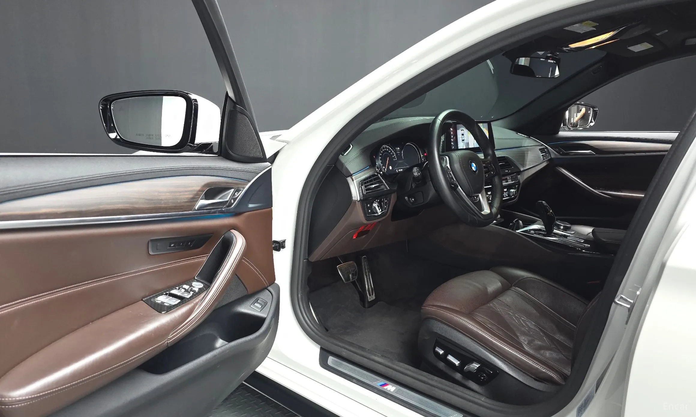 BMW 5 Series (G30) превью 10