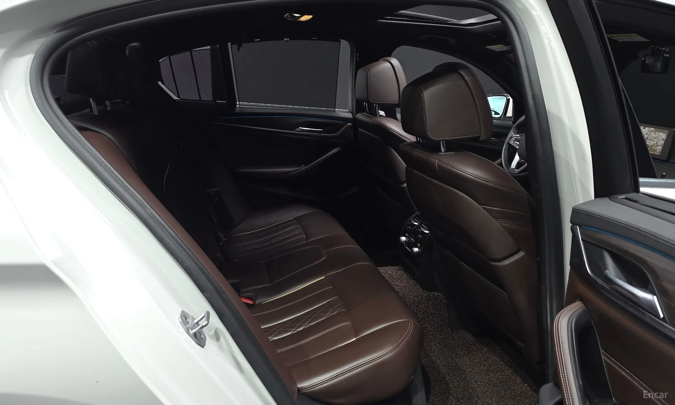 BMW 5 Series (G30) превью 11
