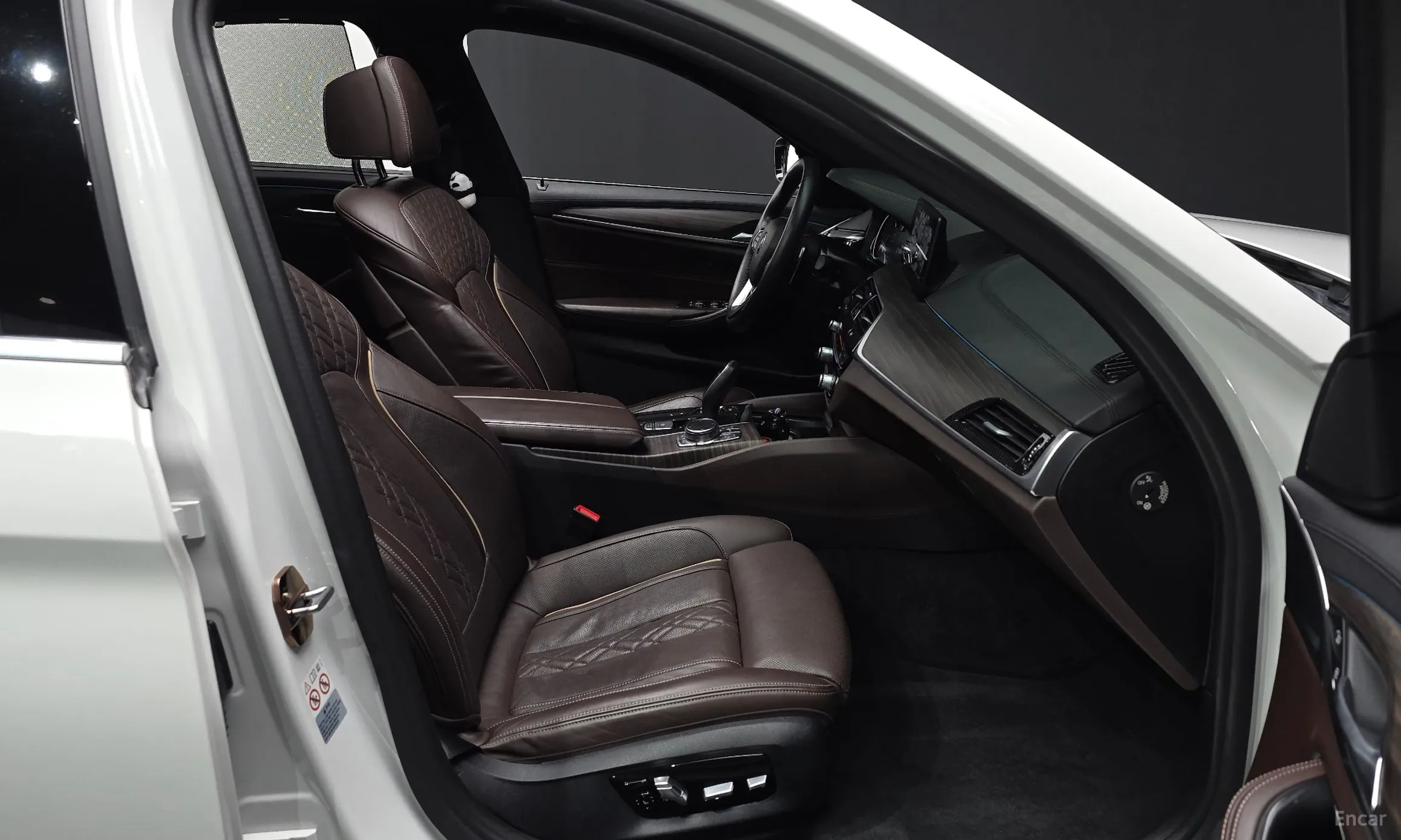 BMW 5 Series (G30) превью 12