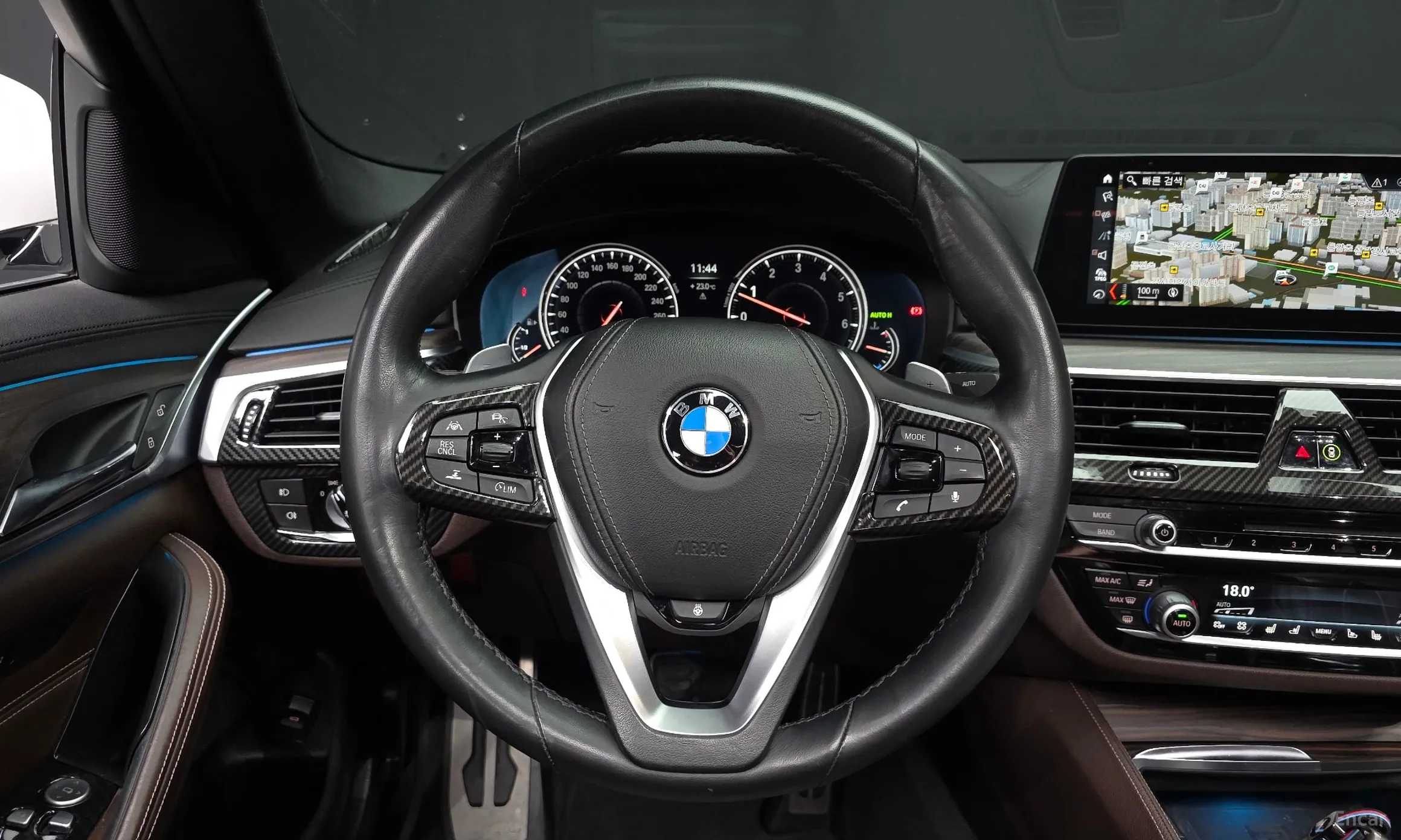BMW 5 Series (G30) превью 13