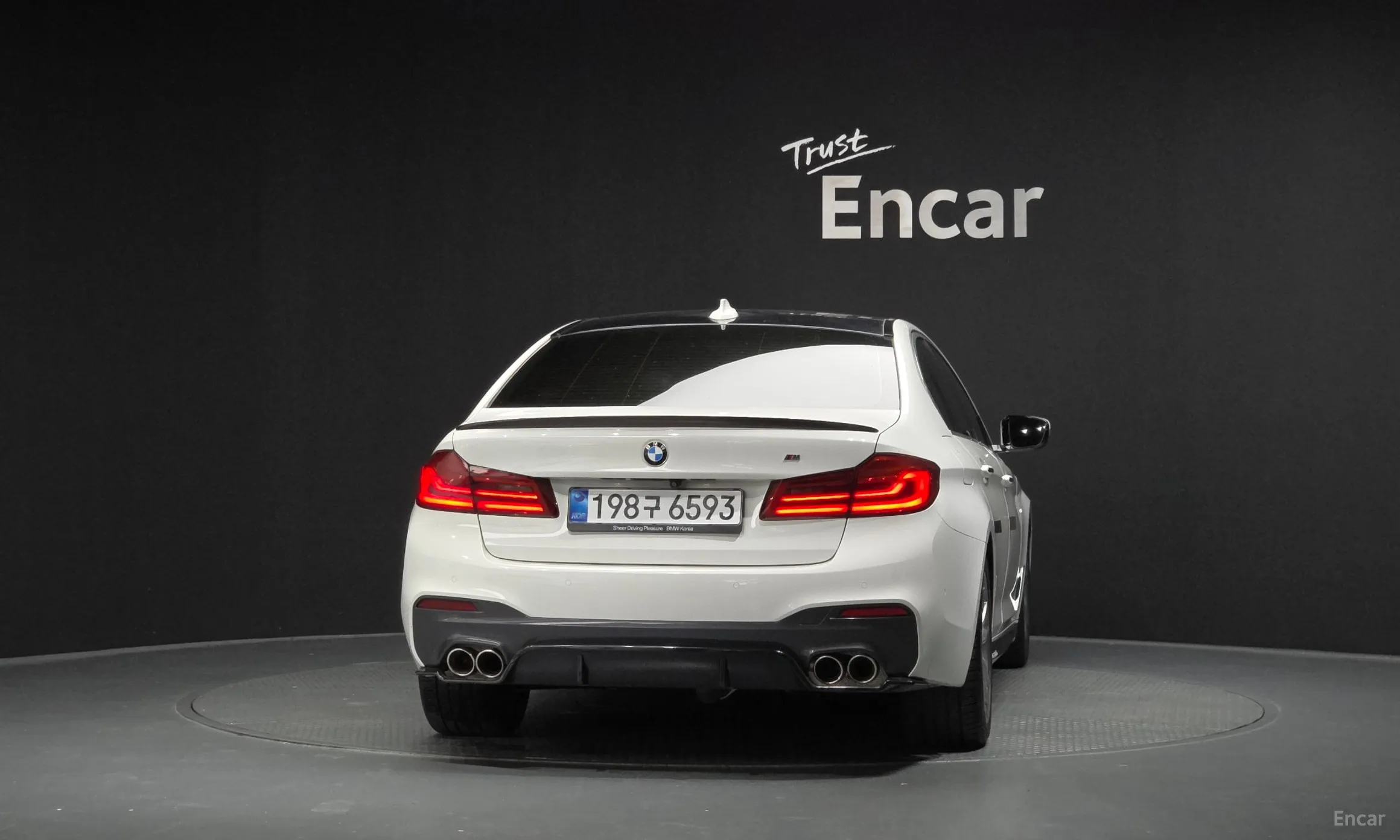 BMW 5 Series (G30) превью 4