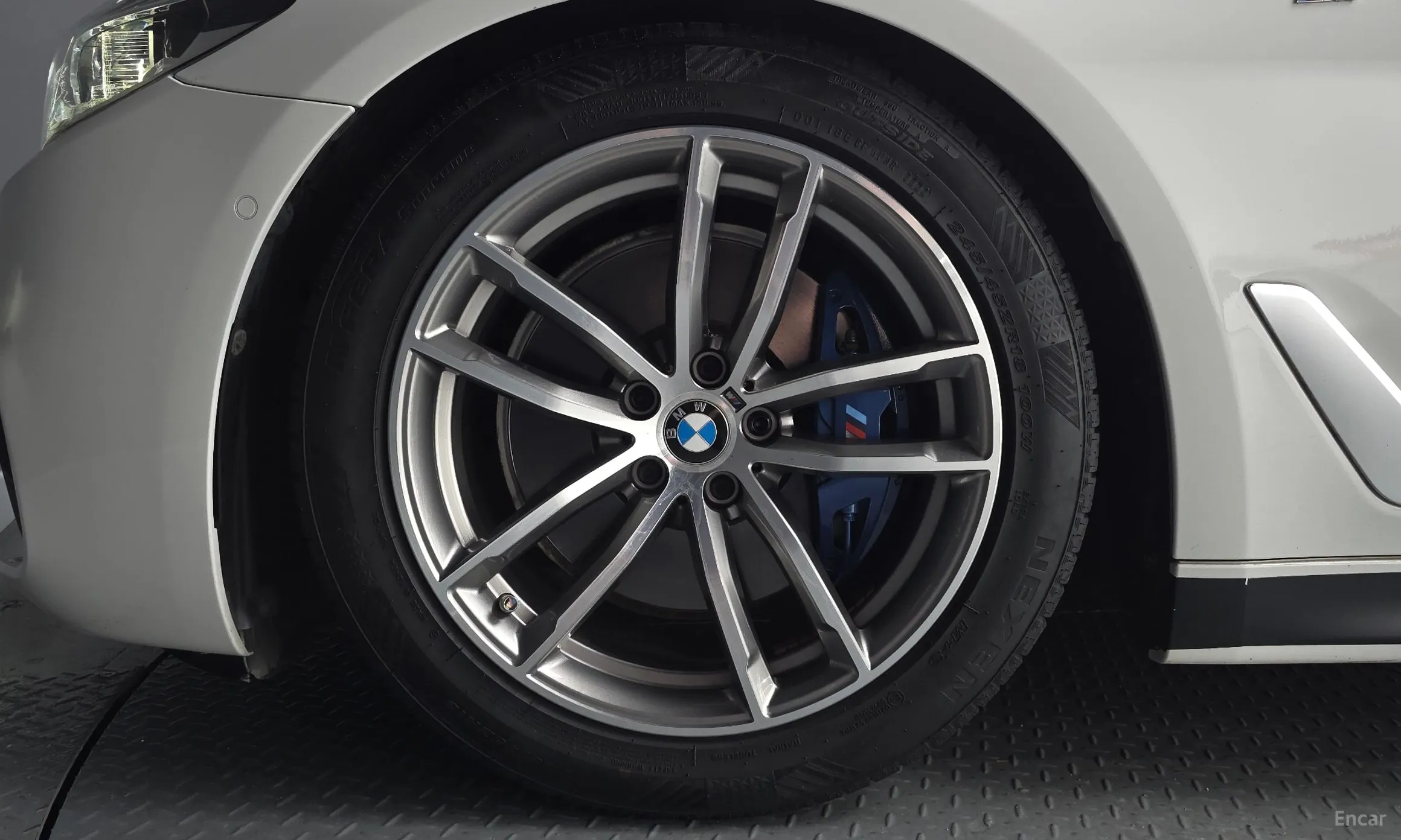 BMW 5 Series (G30) превью 5