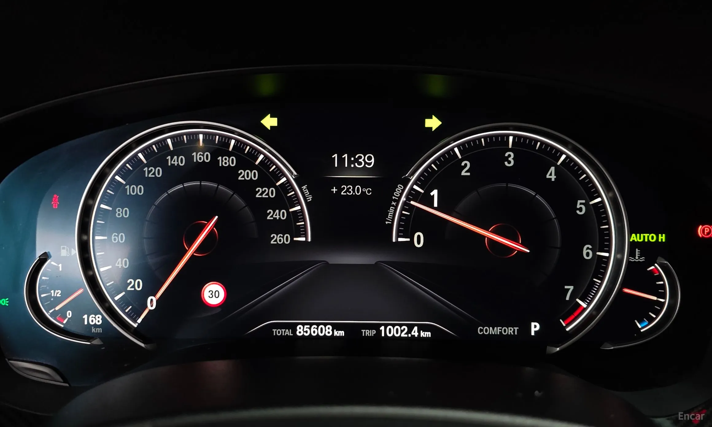 BMW 5 Series (G30) превью 8