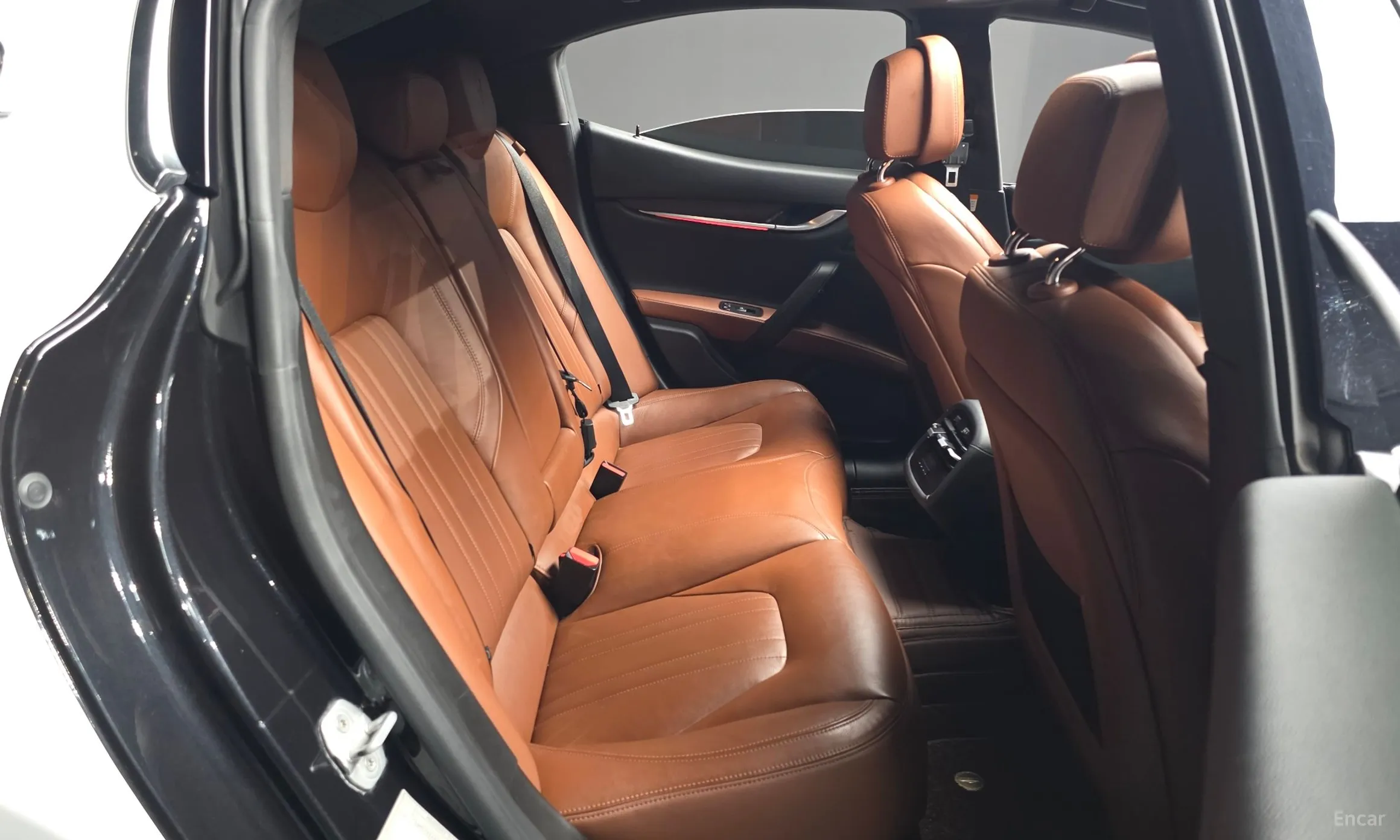 Maserati Ghibli превью 11