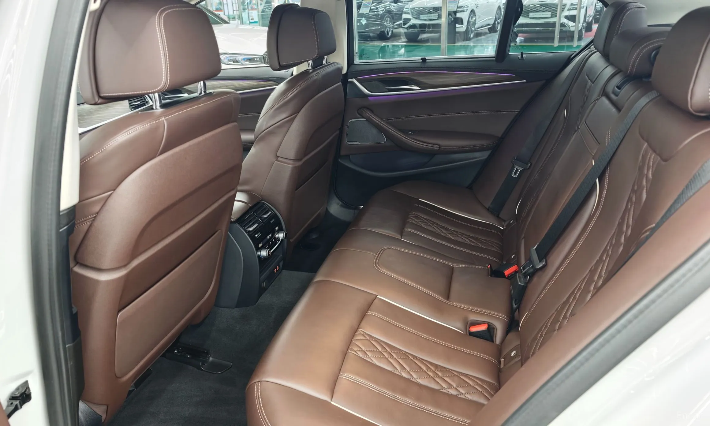 BMW 5 Series (G30) превью 11