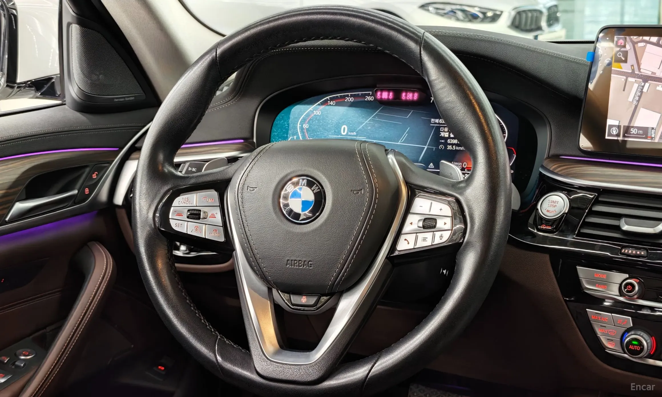 BMW 5 Series (G30) превью 12